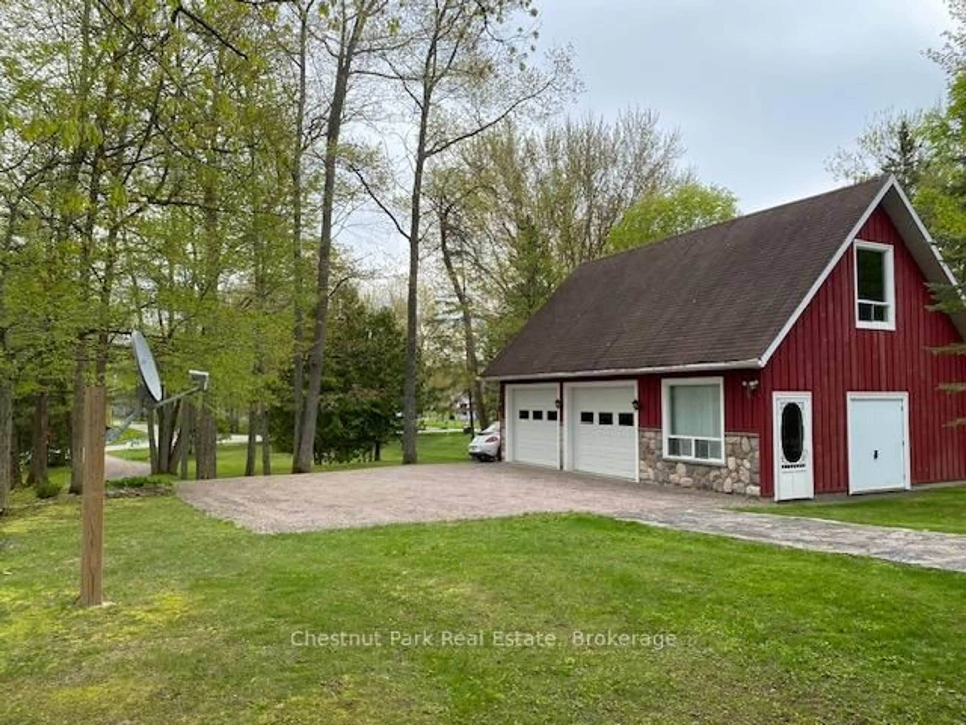 A pic from outside/outdoor area/front of a property/back of a property/a pic from drone, street for 3547 Lauderdale Pt. Cres, Severn Ontario P0E 1N0