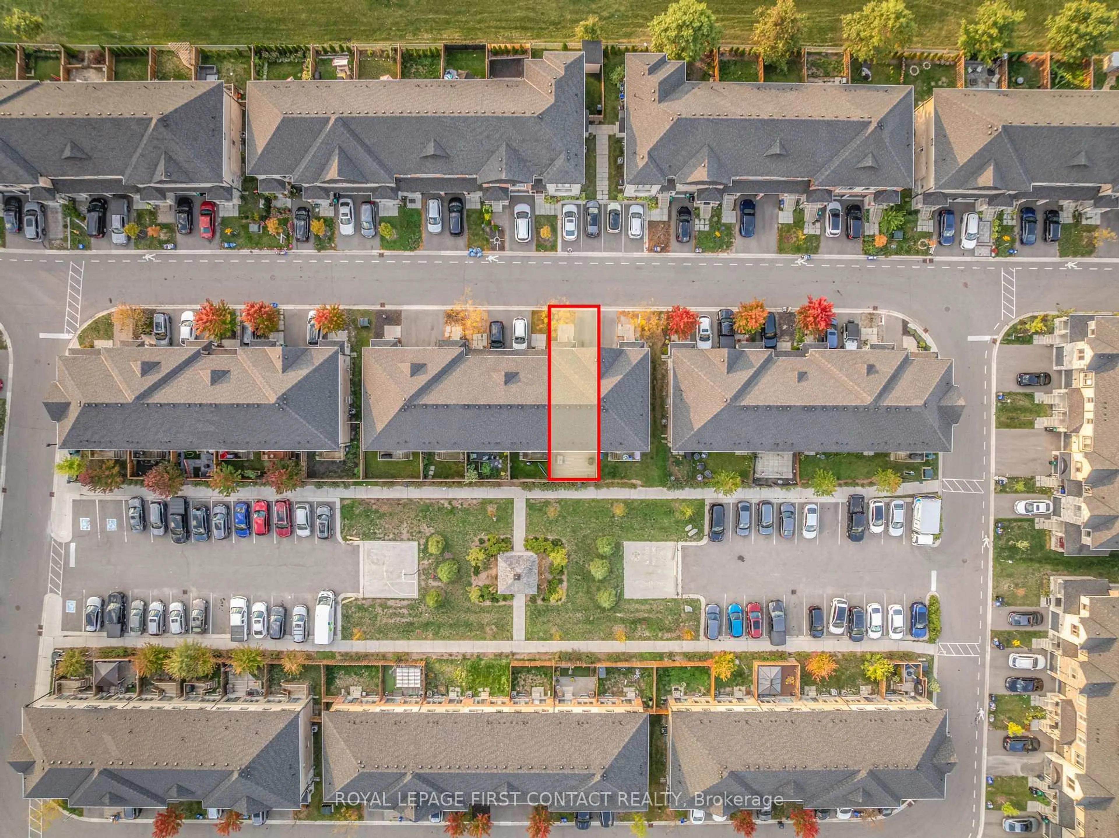 A pic from outside/outdoor area/front of a property/back of a property/a pic from drone, street for 26 Deneb St, Barrie Ontario L4M 0K6