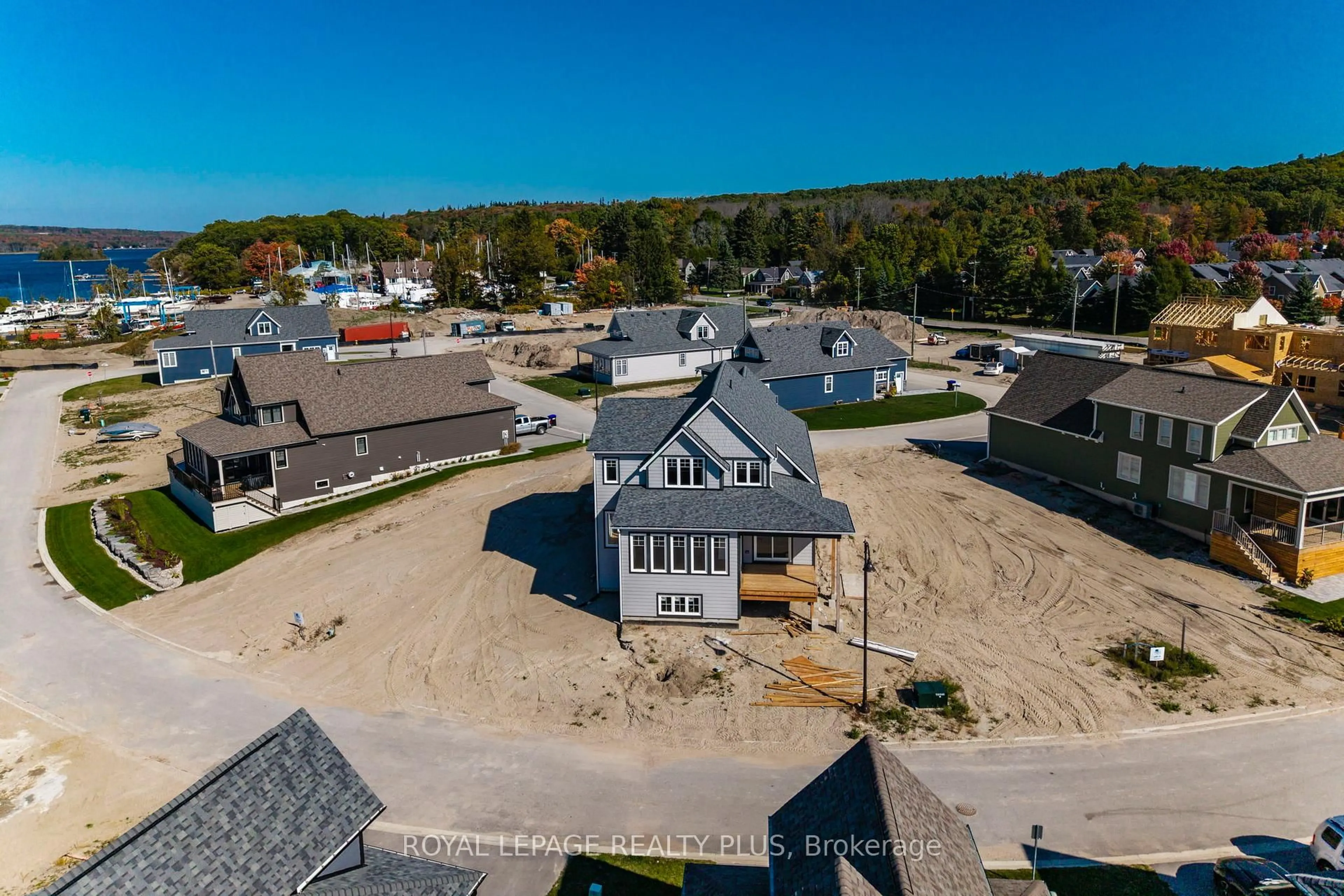 A pic from outside/outdoor area/front of a property/back of a property/a pic from drone, unknown for 10 Magazine St, Penetanguishene Ontario L9M 0W6