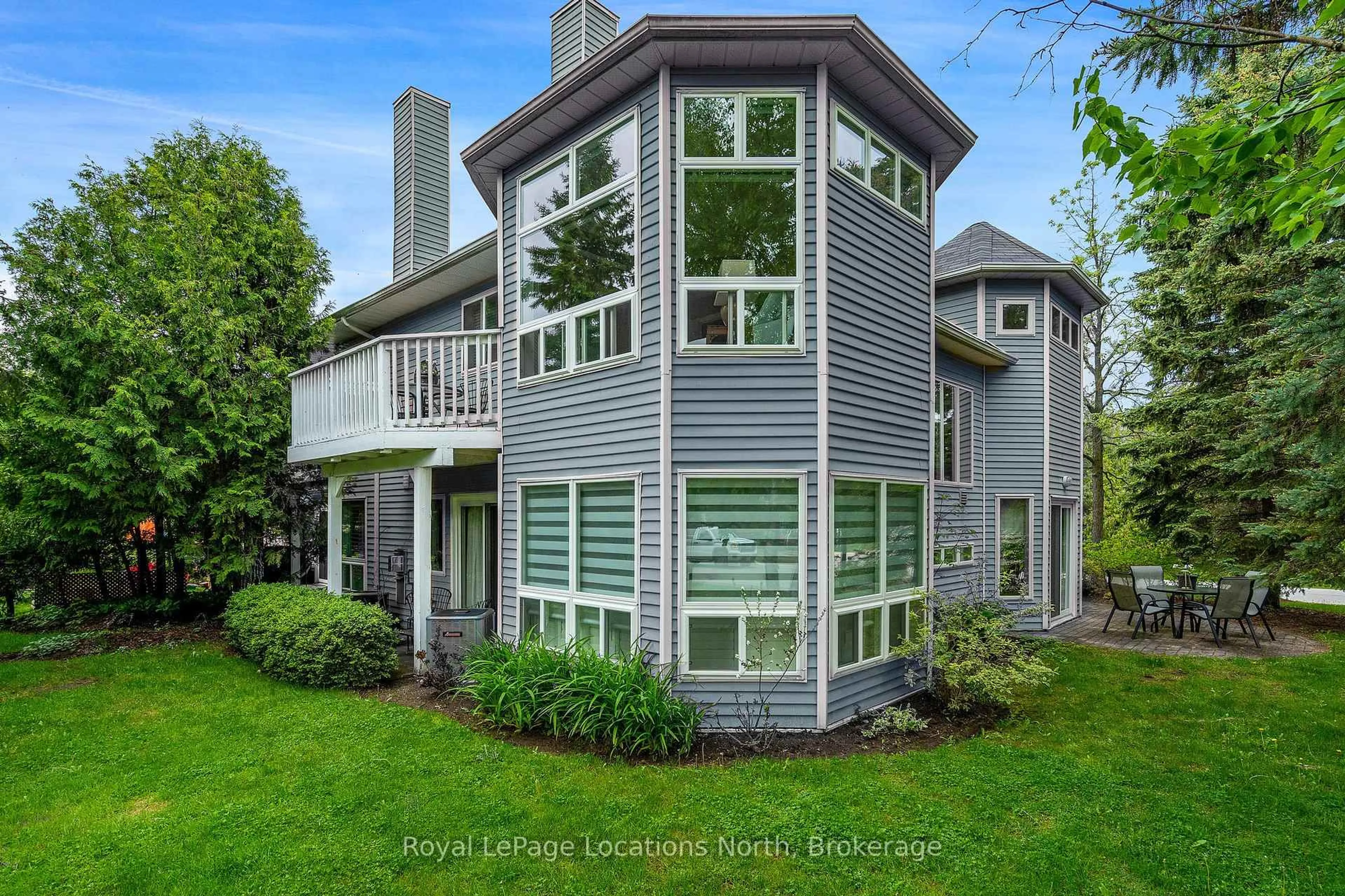 Home with vinyl exterior material, unknown for 166 Fairway Cres, Collingwood Ontario L9Y 5B4