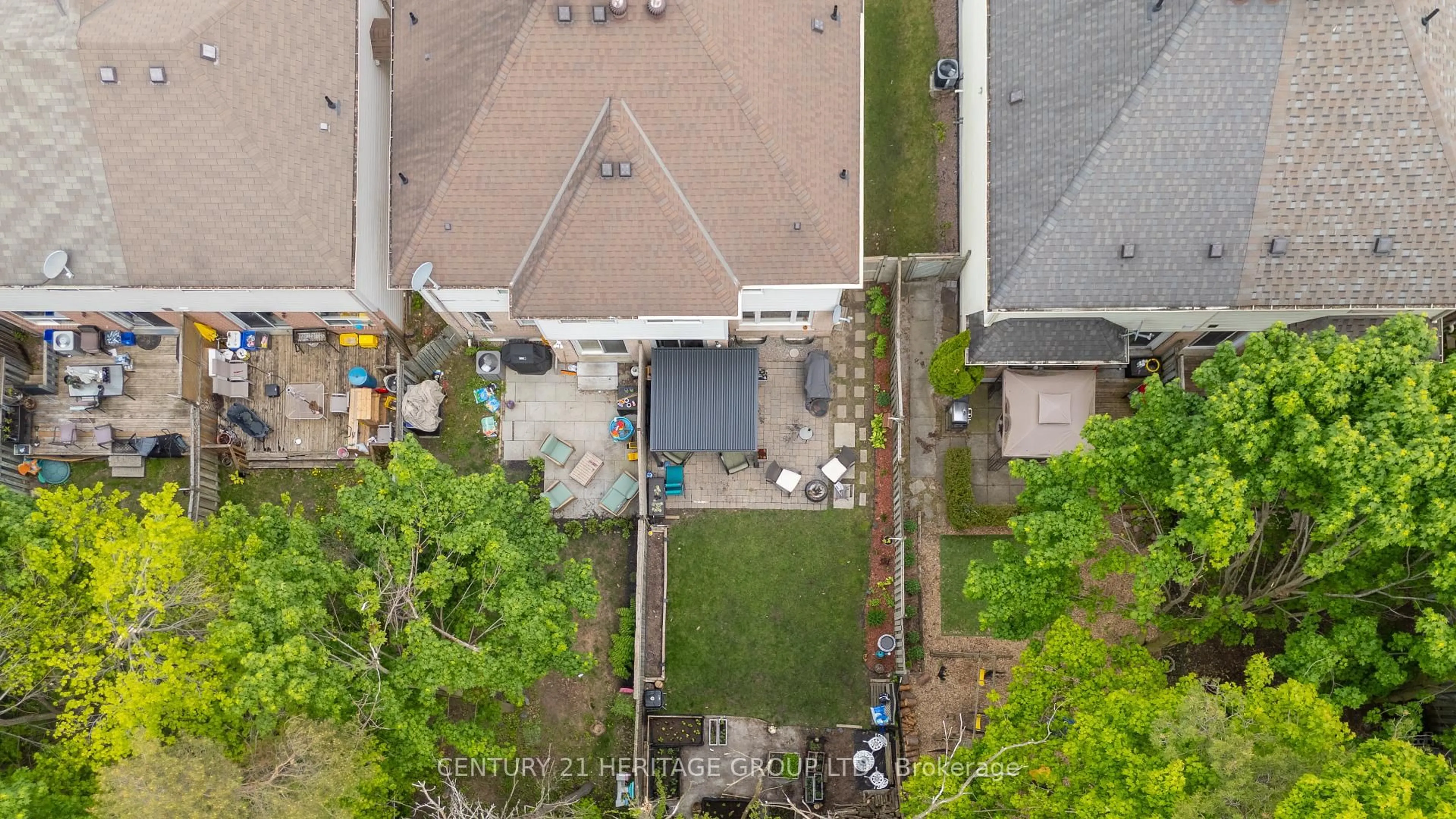 A pic from outside/outdoor area/front of a property/back of a property/a pic from drone, city buildings view from balcony for 250 Ferndale Dr, Barrie Ontario L4N 8J9