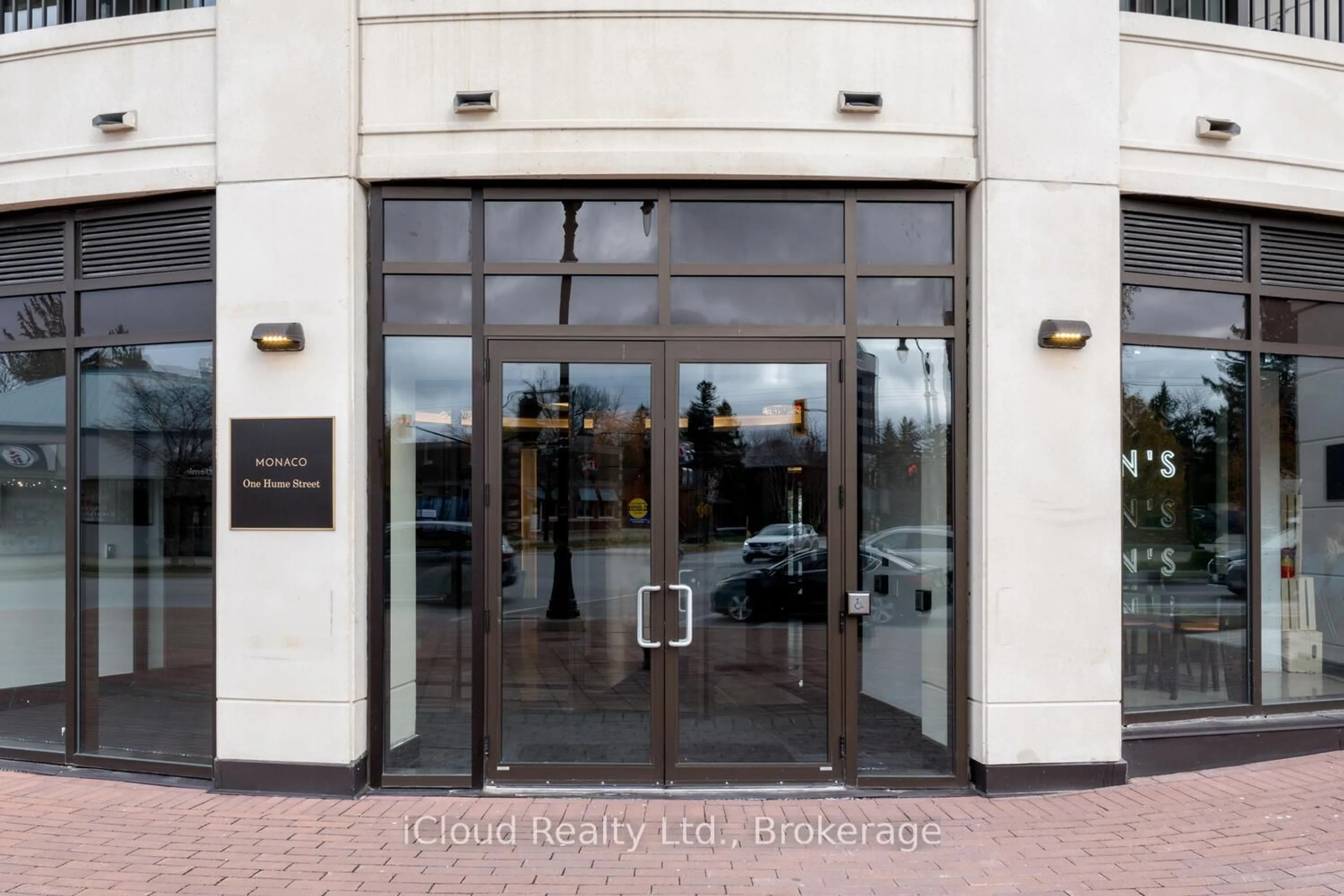 Indoor foyer for 1 Hume St #422, Collingwood Ontario L9Y 2M4