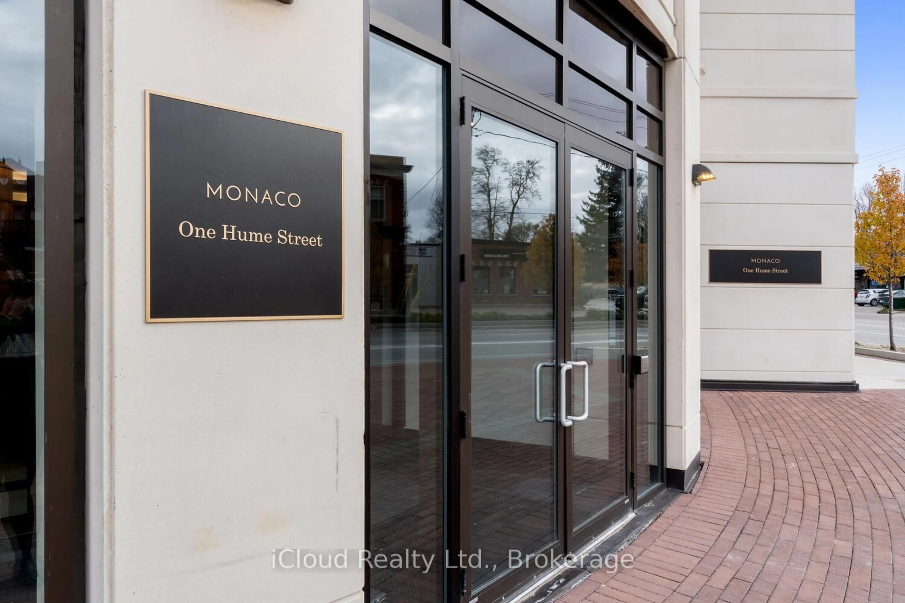 Indoor entryway for 1 Hume St #422, Collingwood Ontario L9Y 2M4