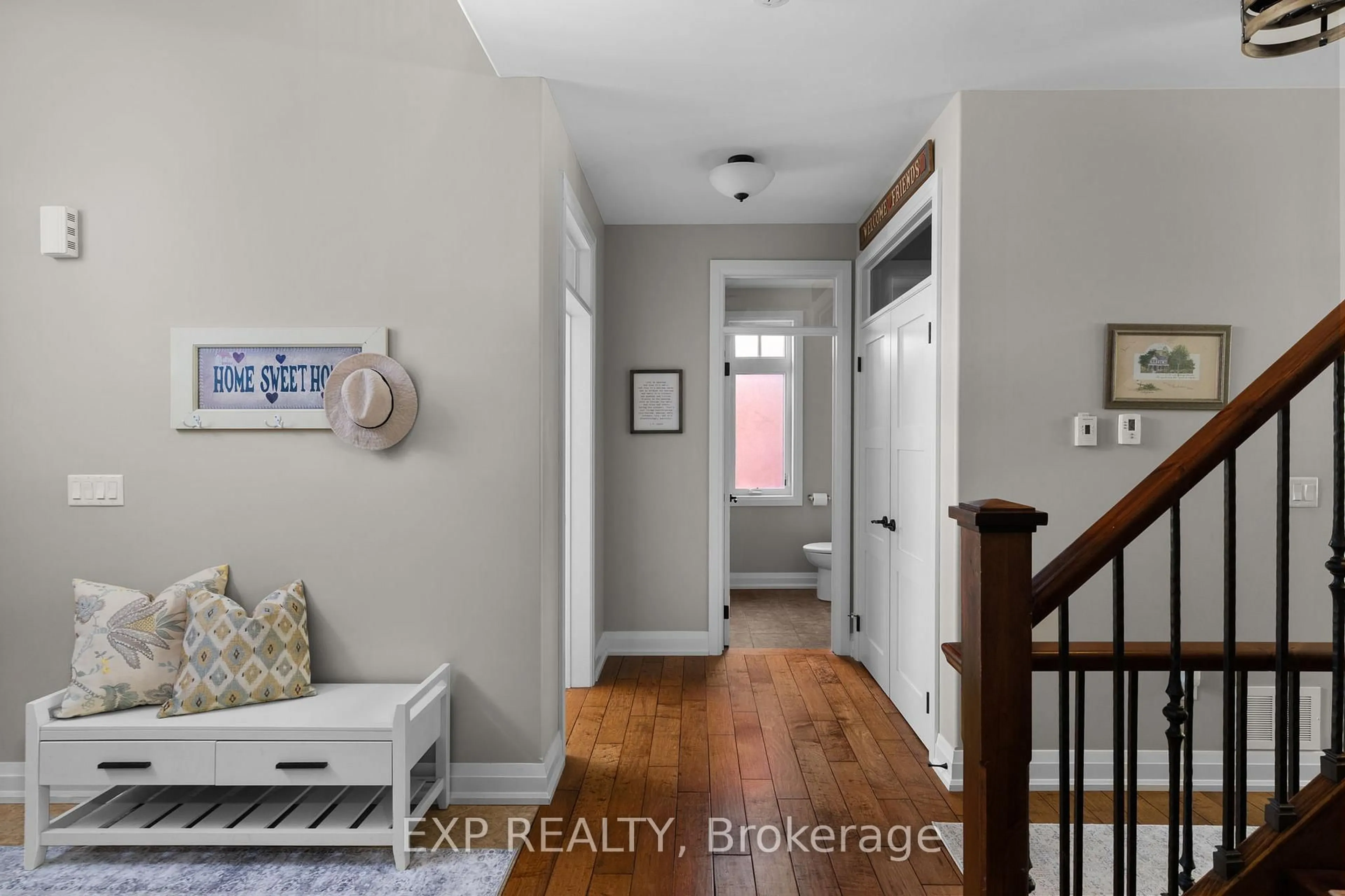 Indoor entryway for 37 Landscape Dr, Oro-Medonte Ontario L0L 2L0