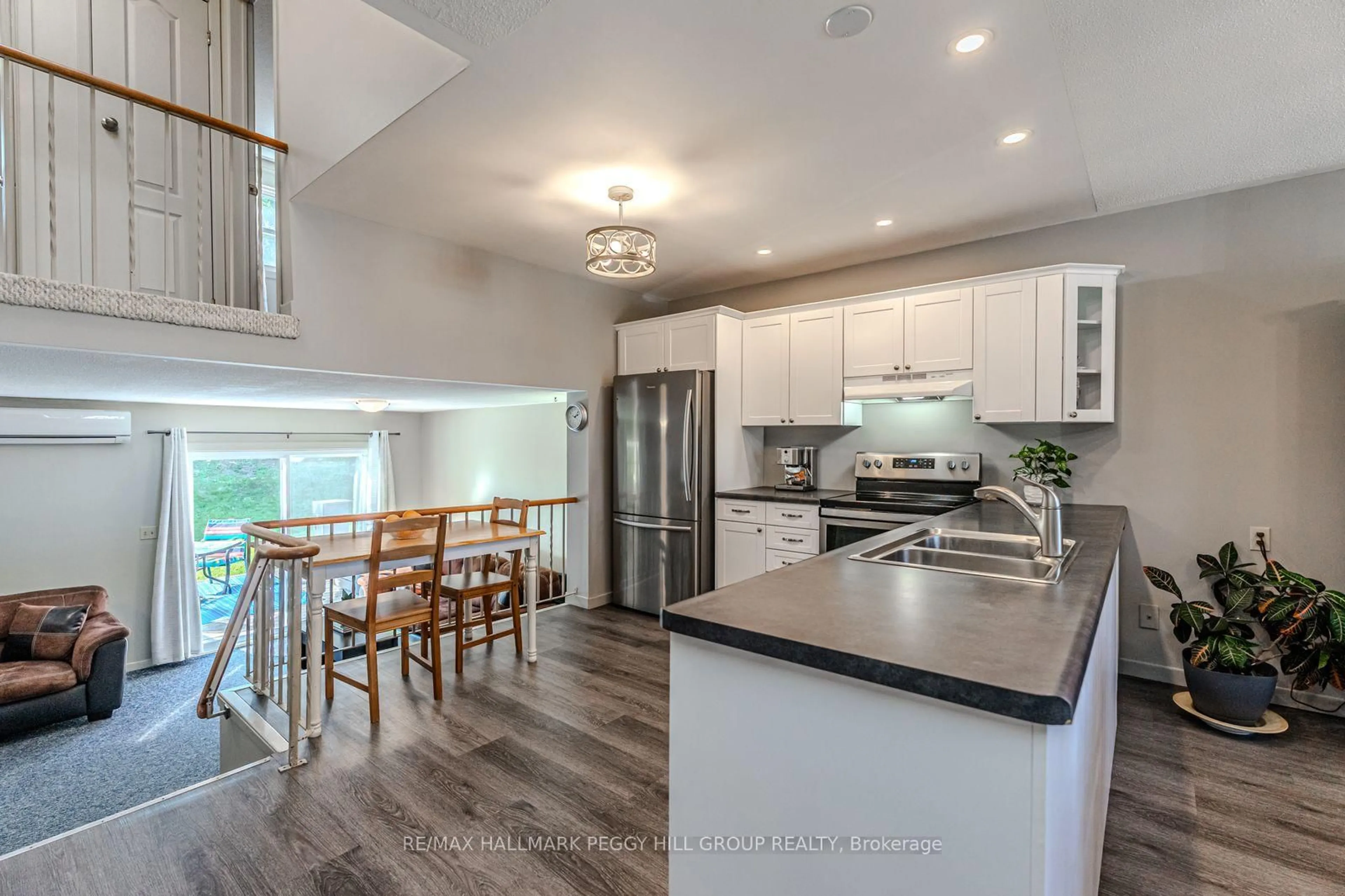 Open concept kitchen, unknown for 29 First St, Orillia Ontario L3V 4A8