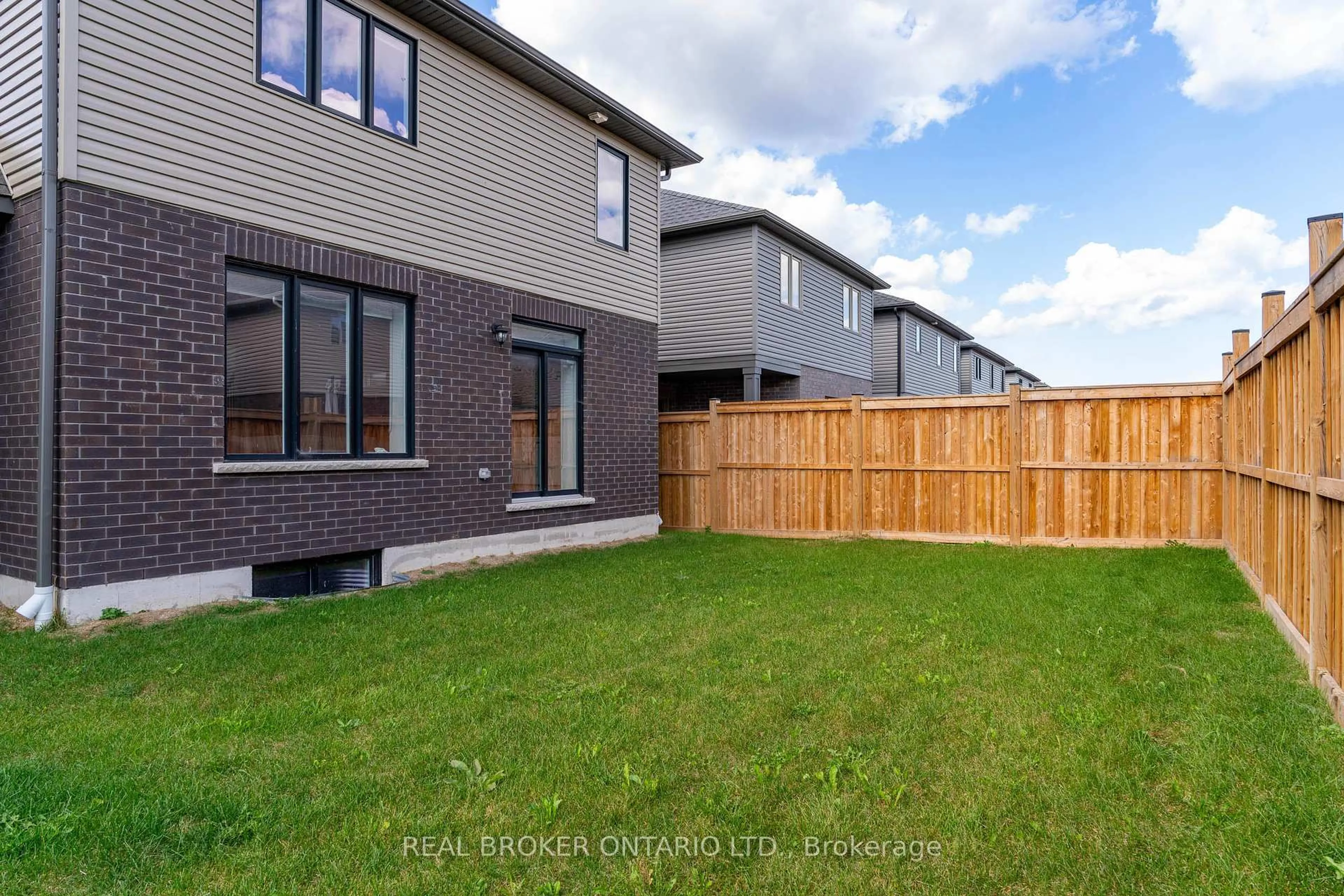 Patio, street for 23 Kerr St, Collingwood Ontario L9Y 4B6