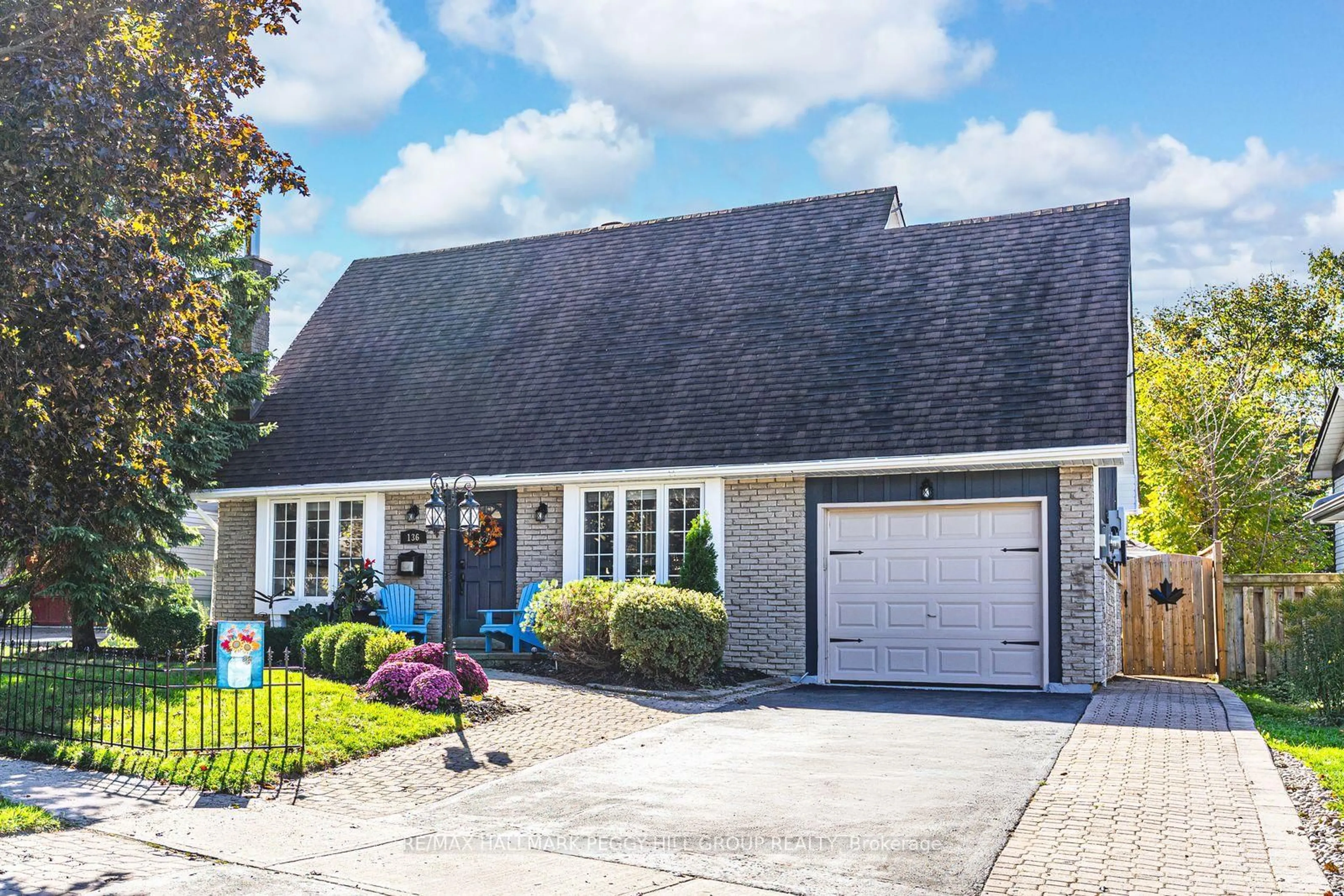 Home with vinyl exterior material, street for 136 Oren Blvd, Barrie Ontario L4N 4N5