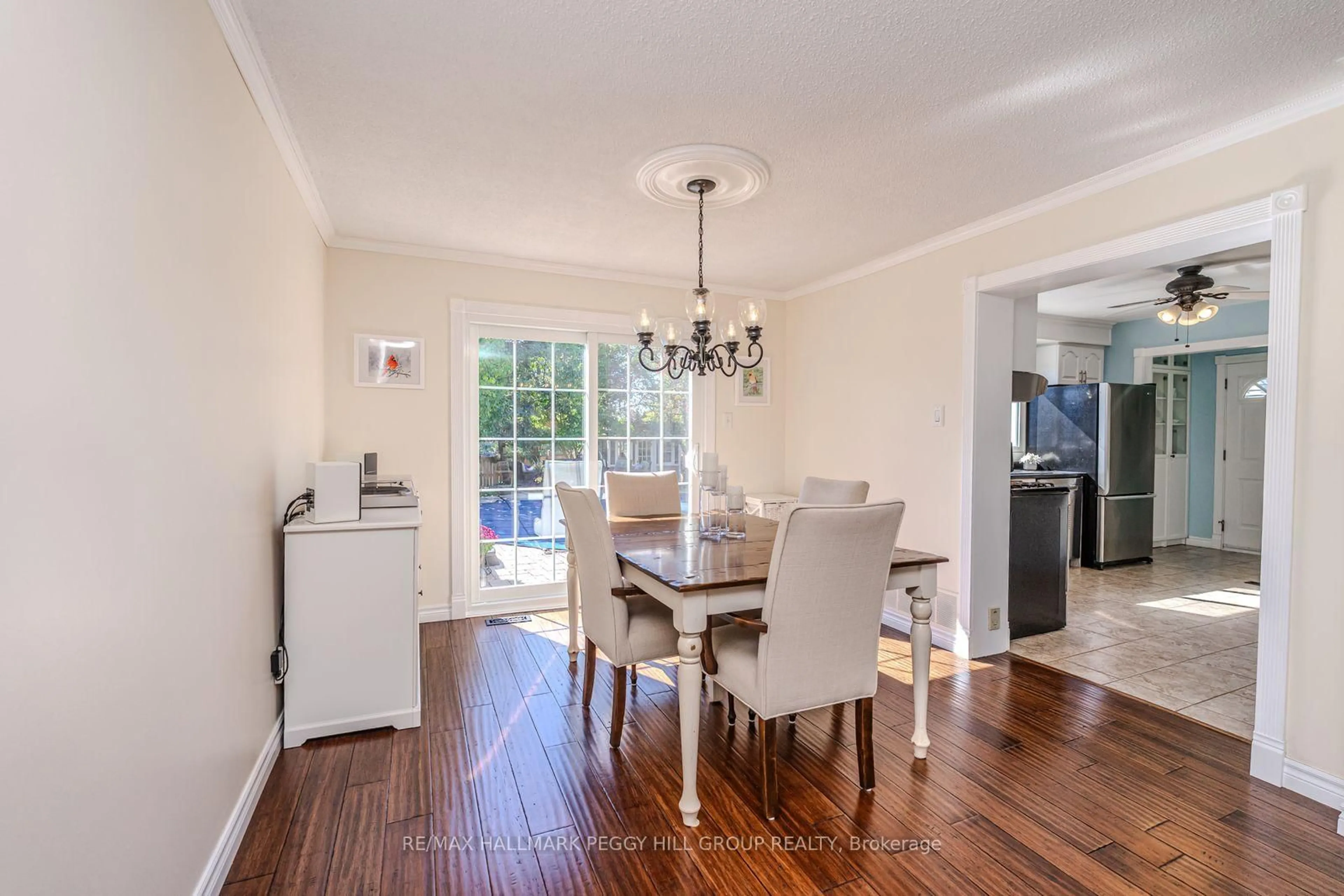 Dining room, wood/laminate floor for 136 Oren Blvd, Barrie Ontario L4N 4N5