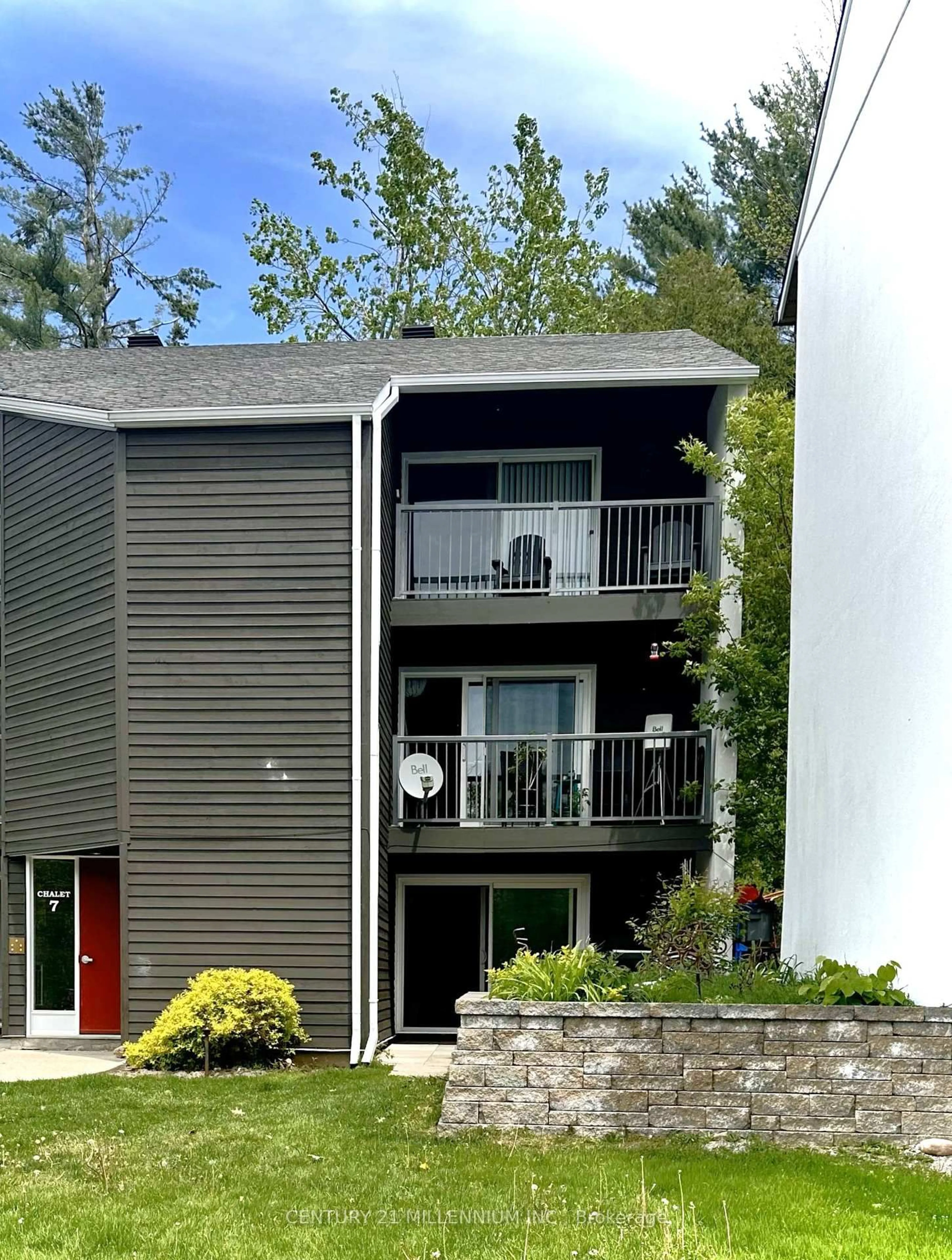 Home with vinyl exterior material, unknown for 1102 Horseshoe Valley Rd #114, Oro-Medonte Ontario L4M 4Y8