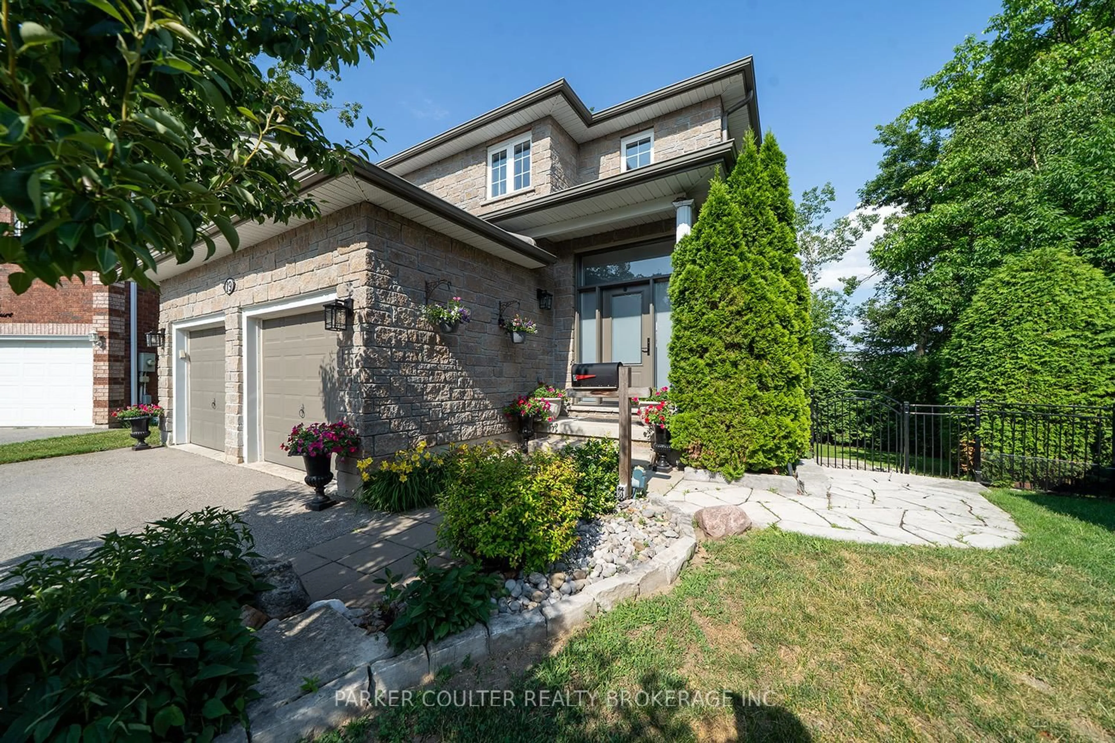 Home with brick exterior material, street for 19 Mccarthy Crt, Barrie Ontario L4N 7M6