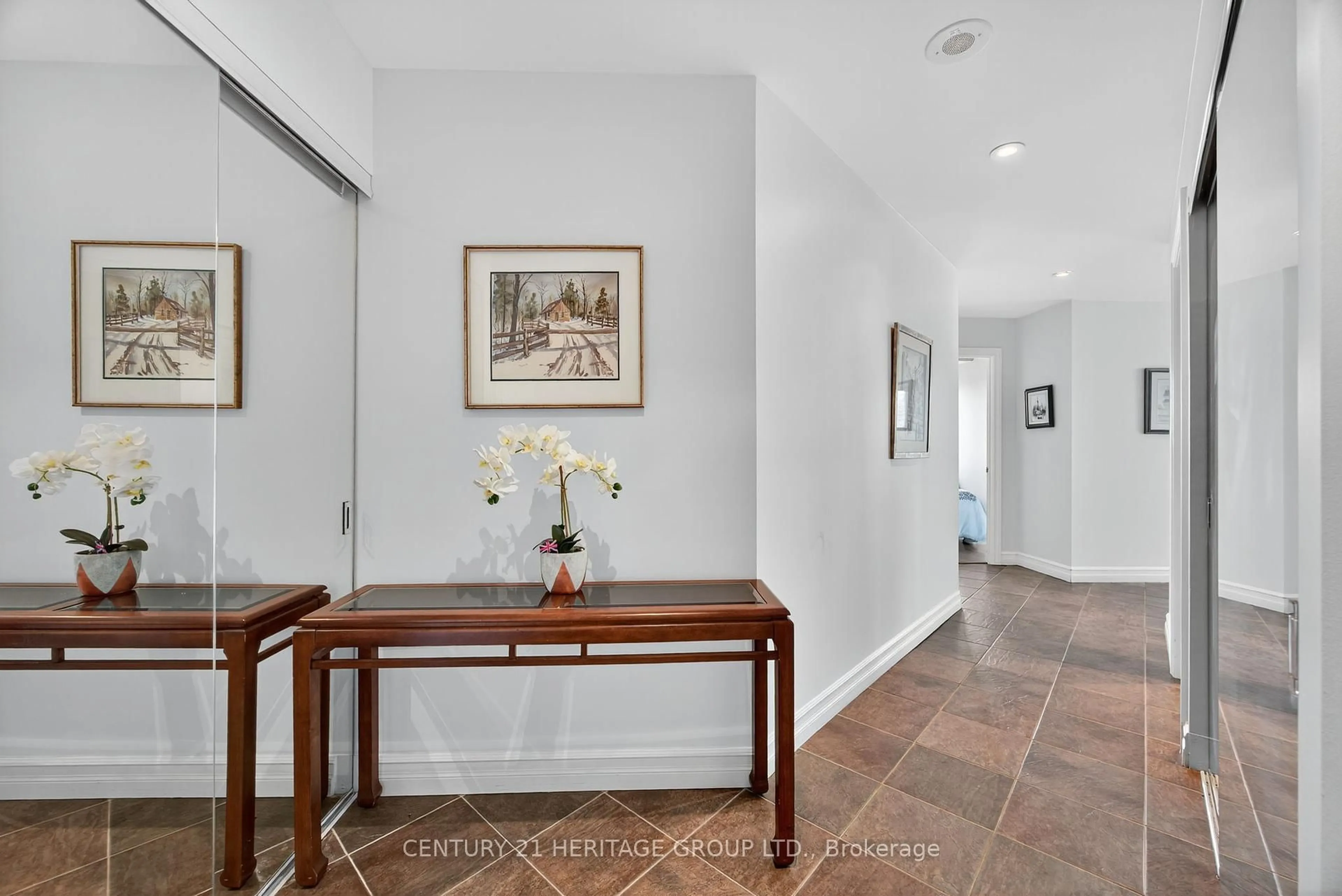 Indoor entryway for 6 Toronto St #1008, Barrie Ontario L9S 3T7