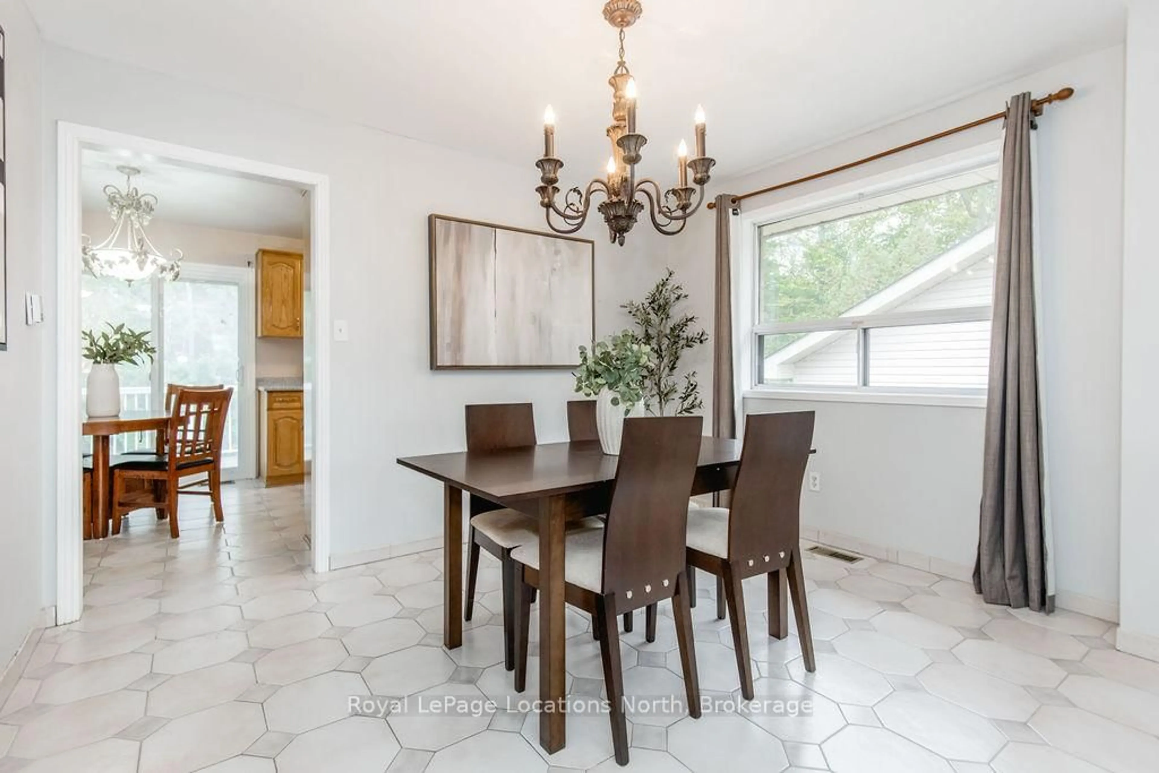 Dining room, ceramic/tile floor for 3 51st St, Wasaga Beach Ontario L9Z 1X5