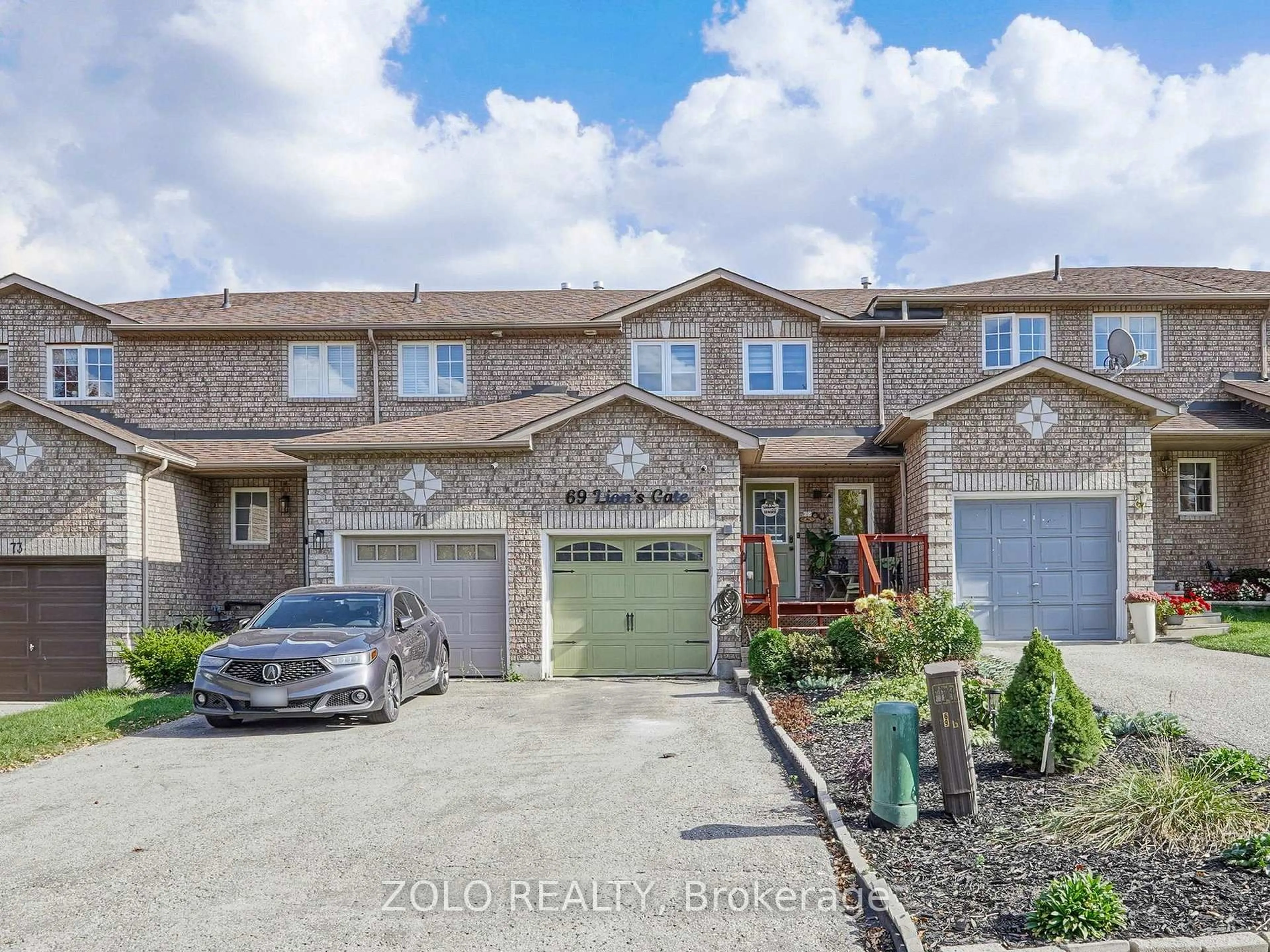 A pic from outside/outdoor area/front of a property/back of a property/a pic from drone, street for 69 Lion's Gate Blvd, Barrie Ontario L4M 7E4