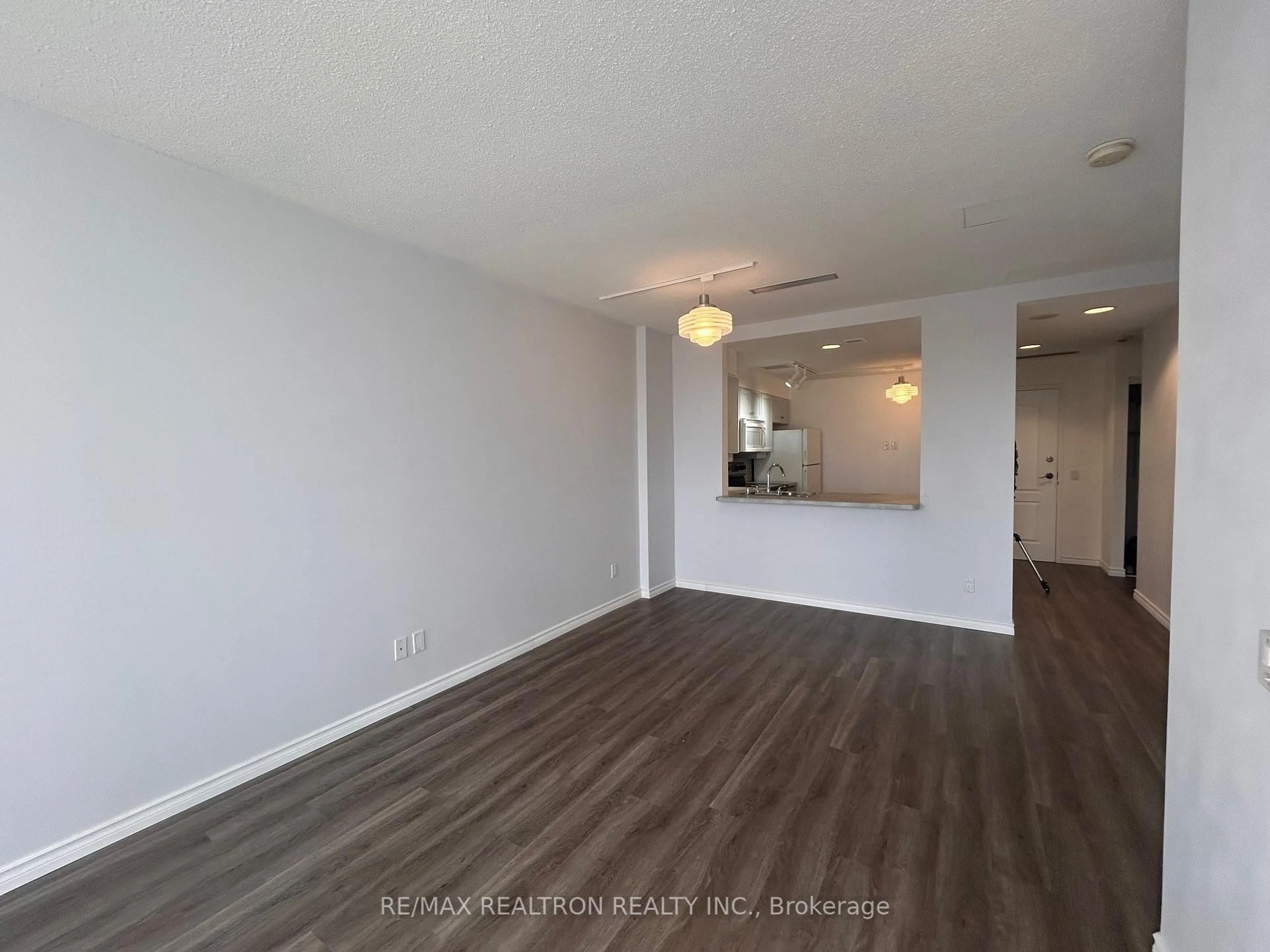 A pic of a room for 74 Ross St #48, Barrie Ontario L4N 1G3