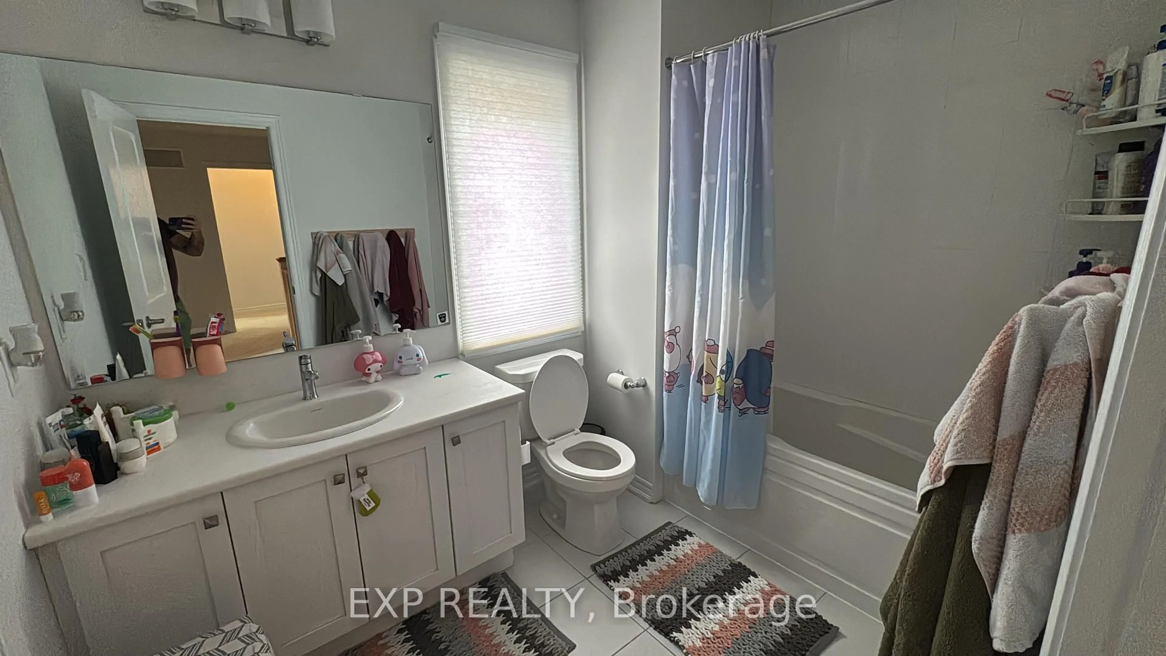 Standard bathroom, unknown for 17 Abbey Cres, Barrie Ontario L9J 0W9