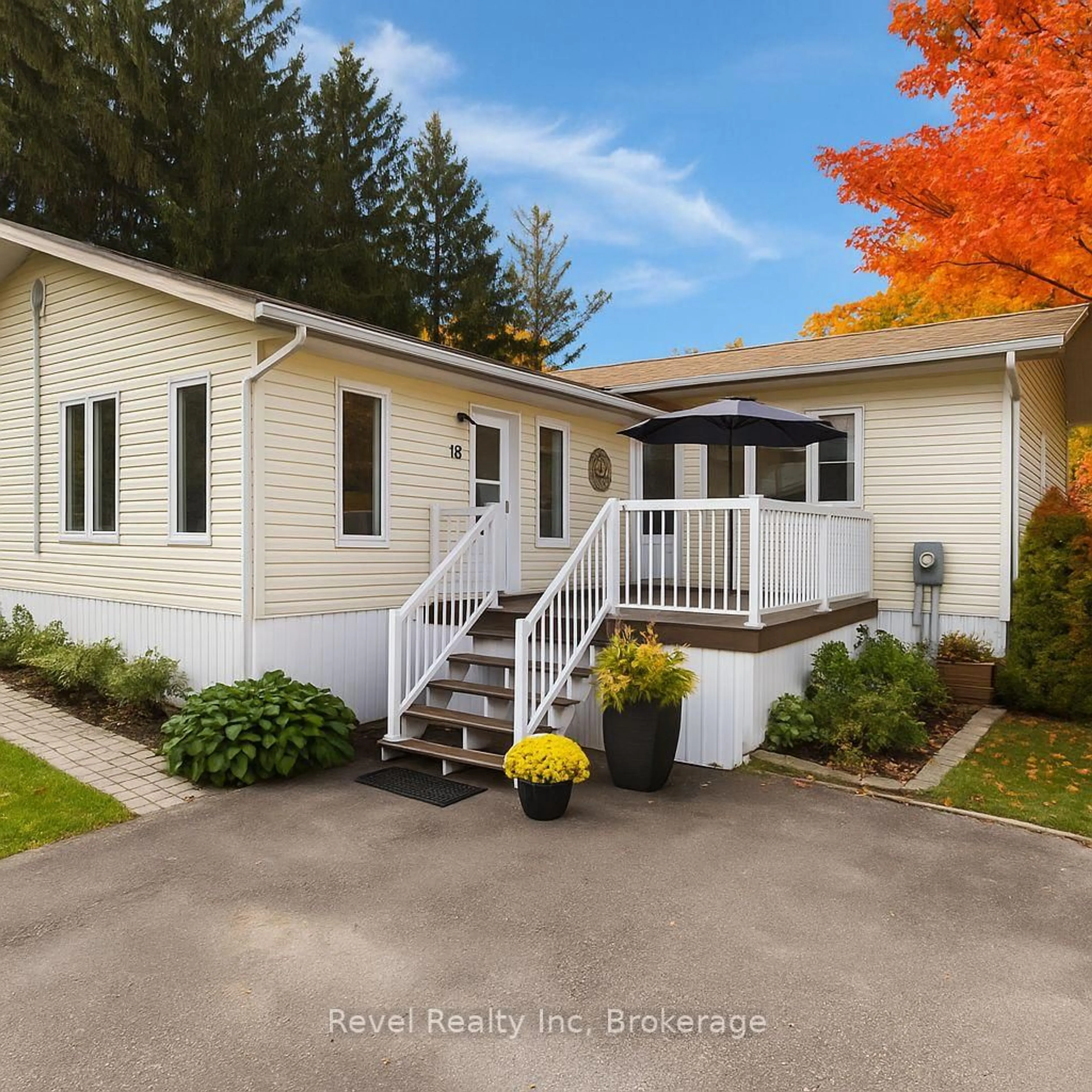 Home with vinyl exterior material, street for 5411 Elliott Sdrd #19, Tay Ontario L4R 4K3