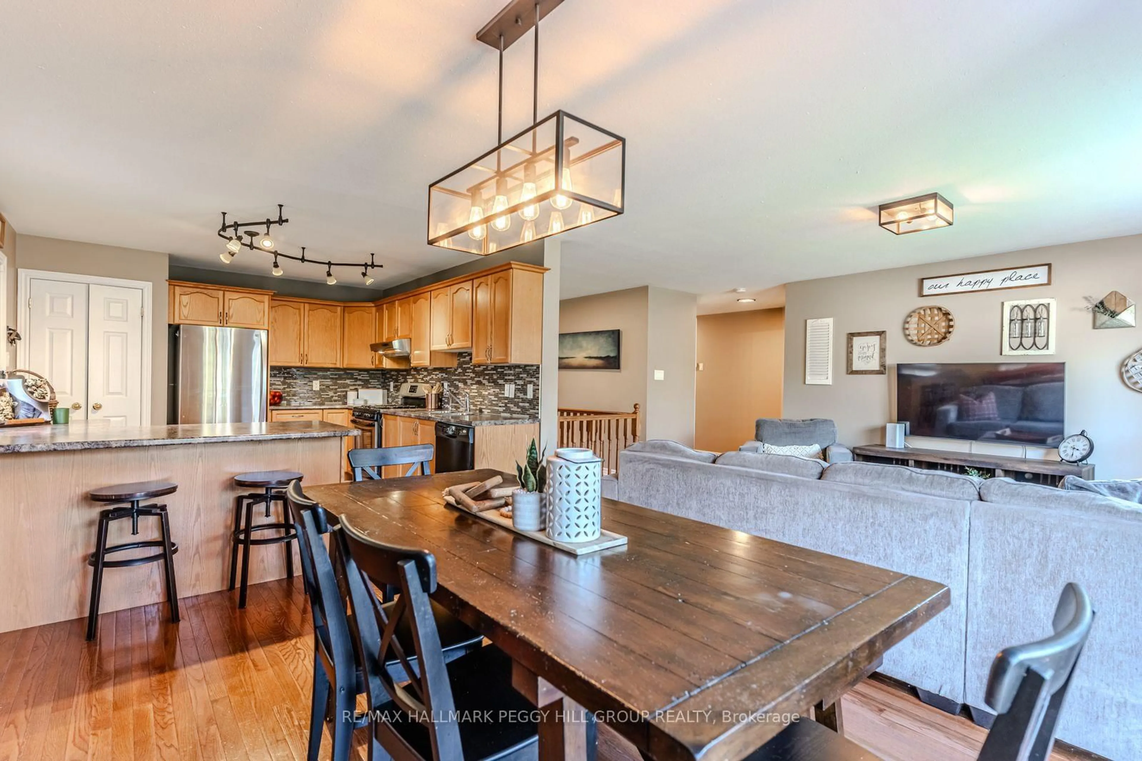 Open concept kitchen, ceramic/tile floor for 20 Rosemarie Dr, Oro-Medonte Ontario L0L 1T0