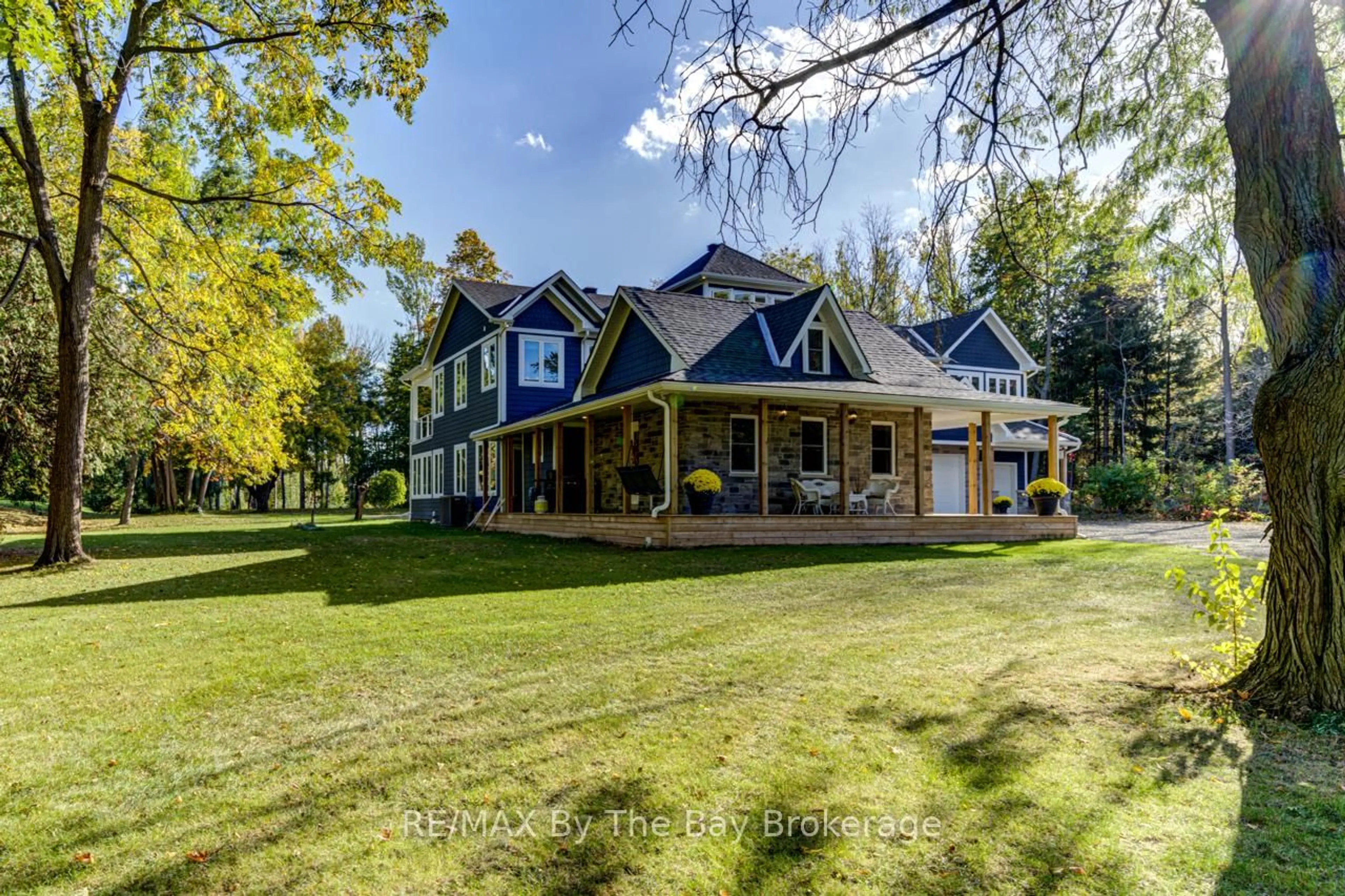 A pic from outside/outdoor area/front of a property/back of a property/a pic from drone, unknown for 7881 Poplar Rd, Clearview Ontario L9Y 5N4