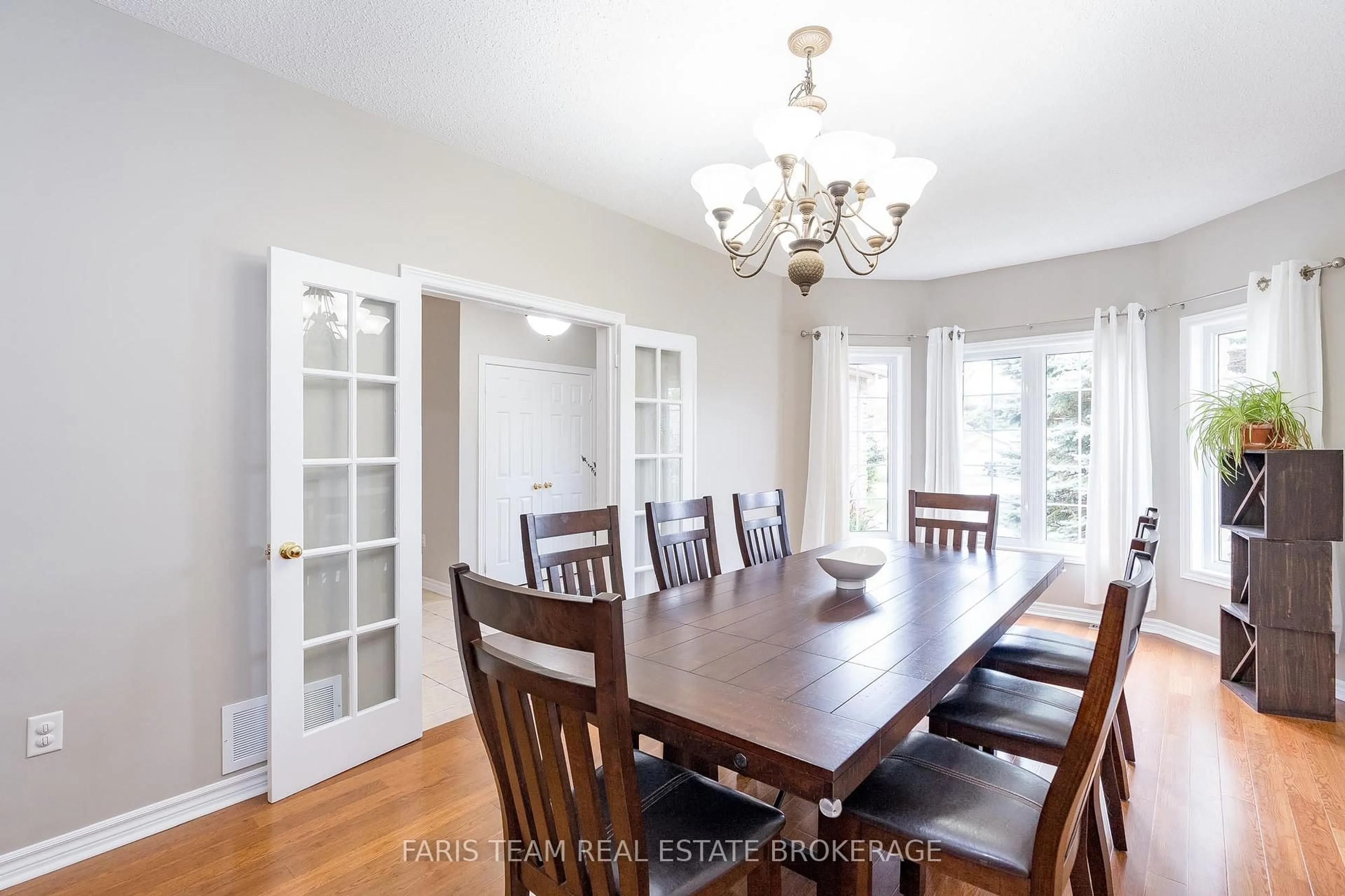 Dining room, wood/laminate floor for 96 Osprey Ridge Rd, Barrie Ontario L4M 6P3