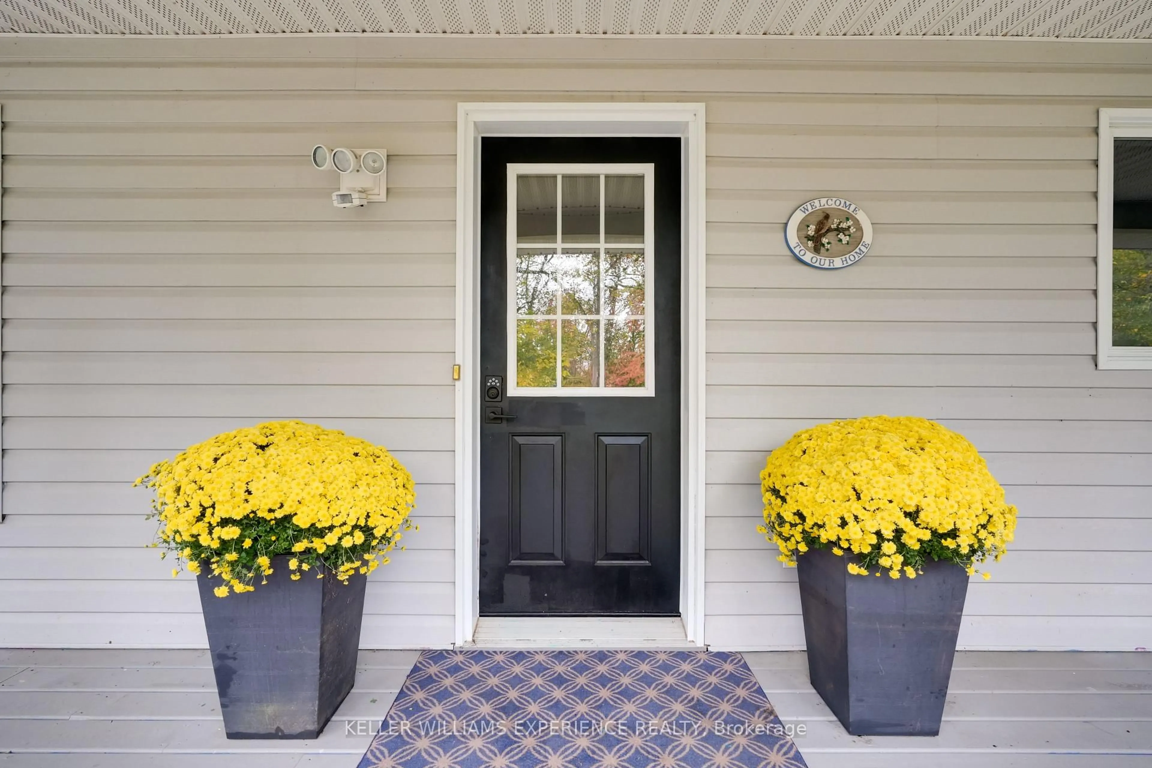 Indoor entryway for 2372 Kinnear Sdrd, Severn Ontario L0K 1E0