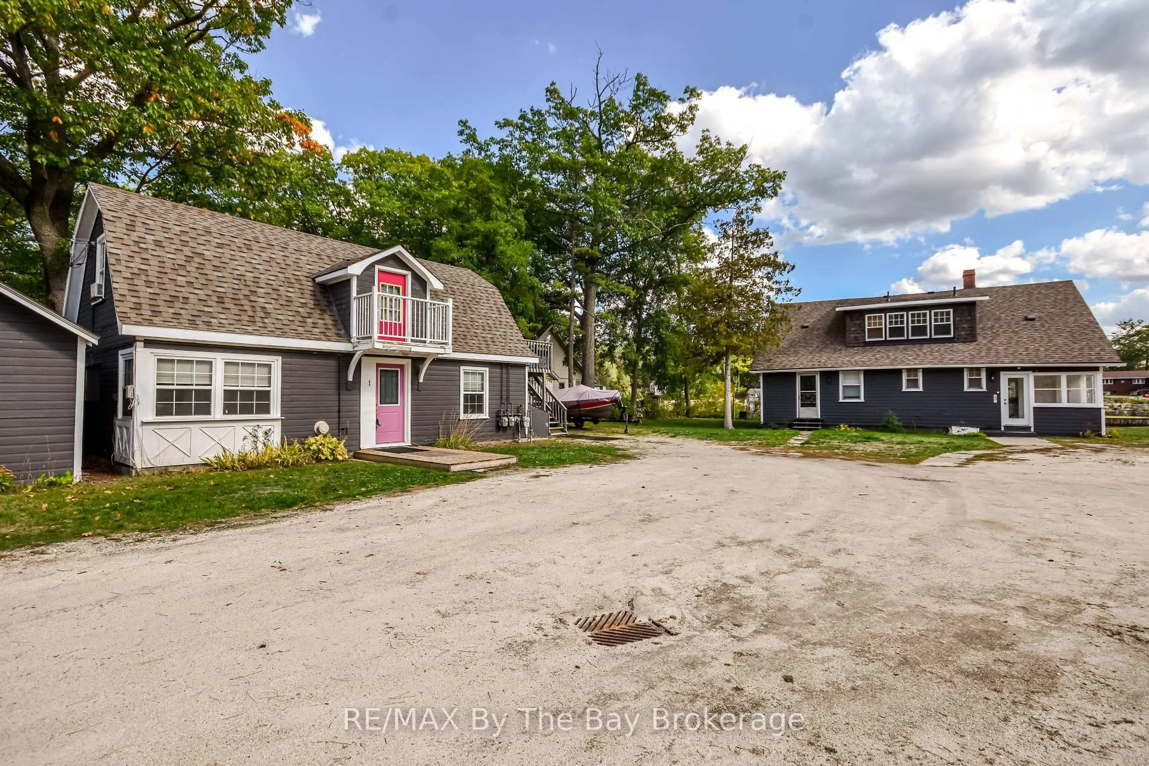 A pic from outside/outdoor area/front of a property/back of a property/a pic from drone, street for 1067 Mosley St, Wasaga Beach Ontario L9Z 2G7