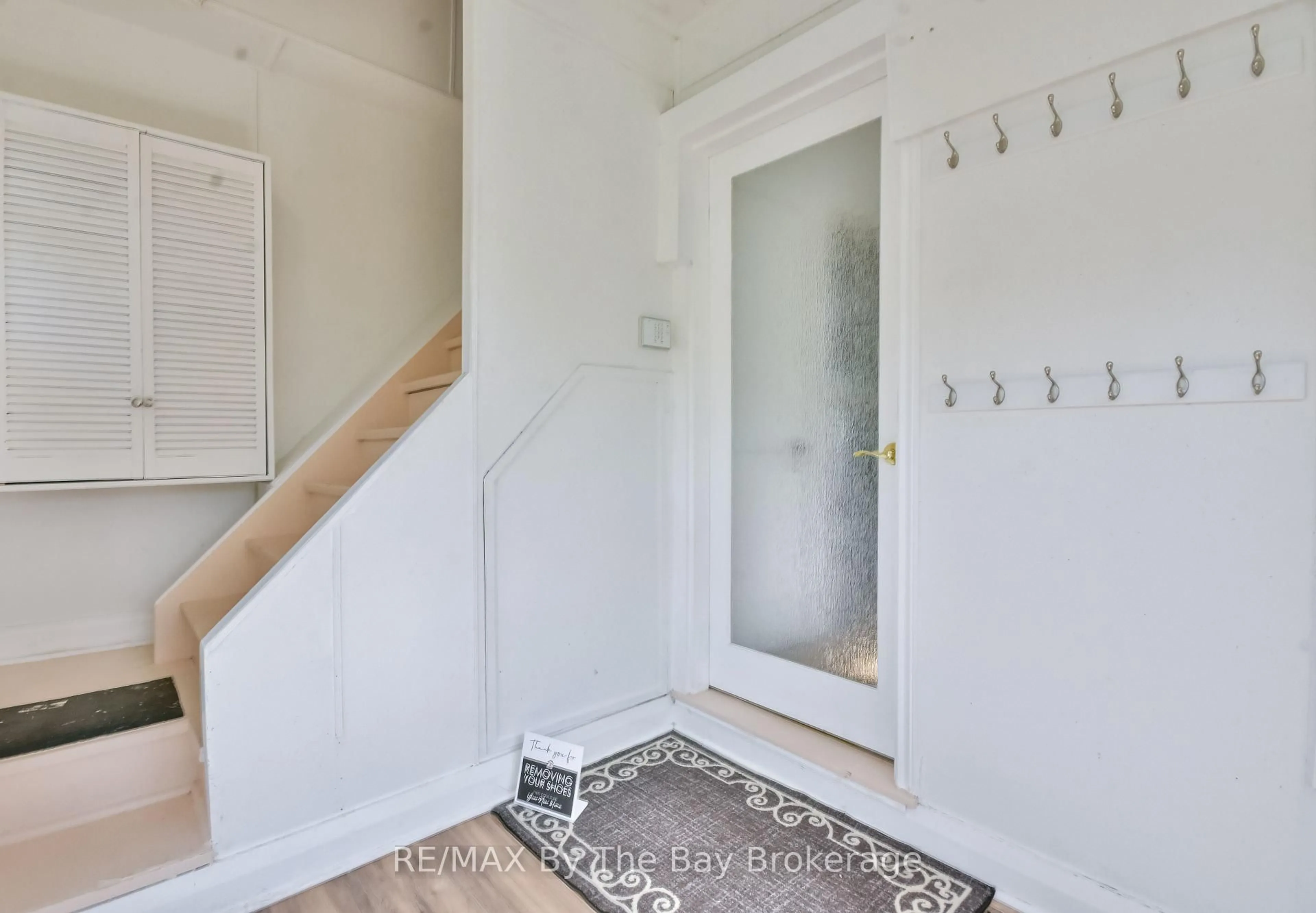 Indoor entryway for 1067 Mosley St, Wasaga Beach Ontario L9Z 2G7