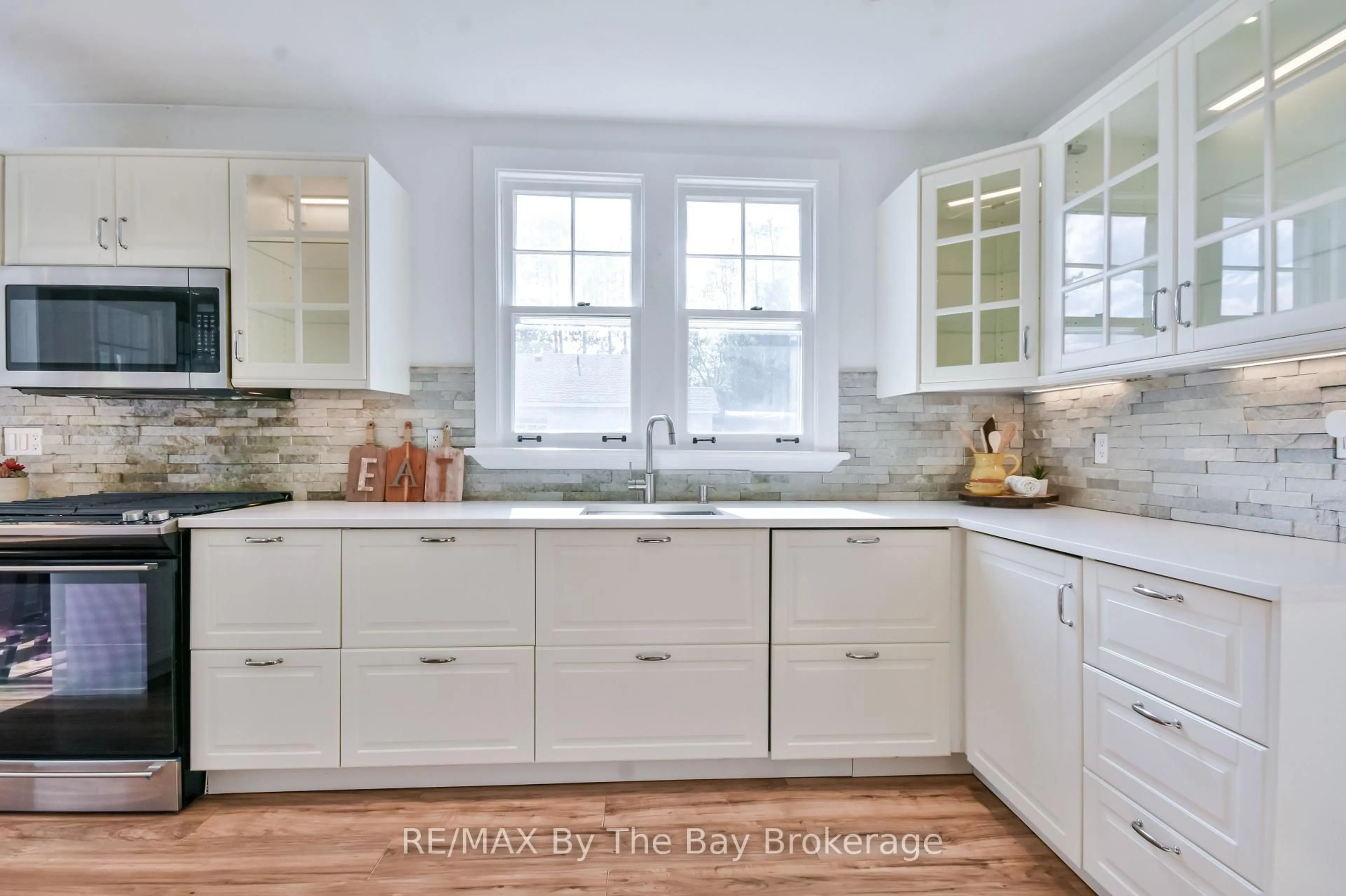 Contemporary kitchen, ceramic/tile floor for 1067 Mosley St, Wasaga Beach Ontario L9Z 2G7