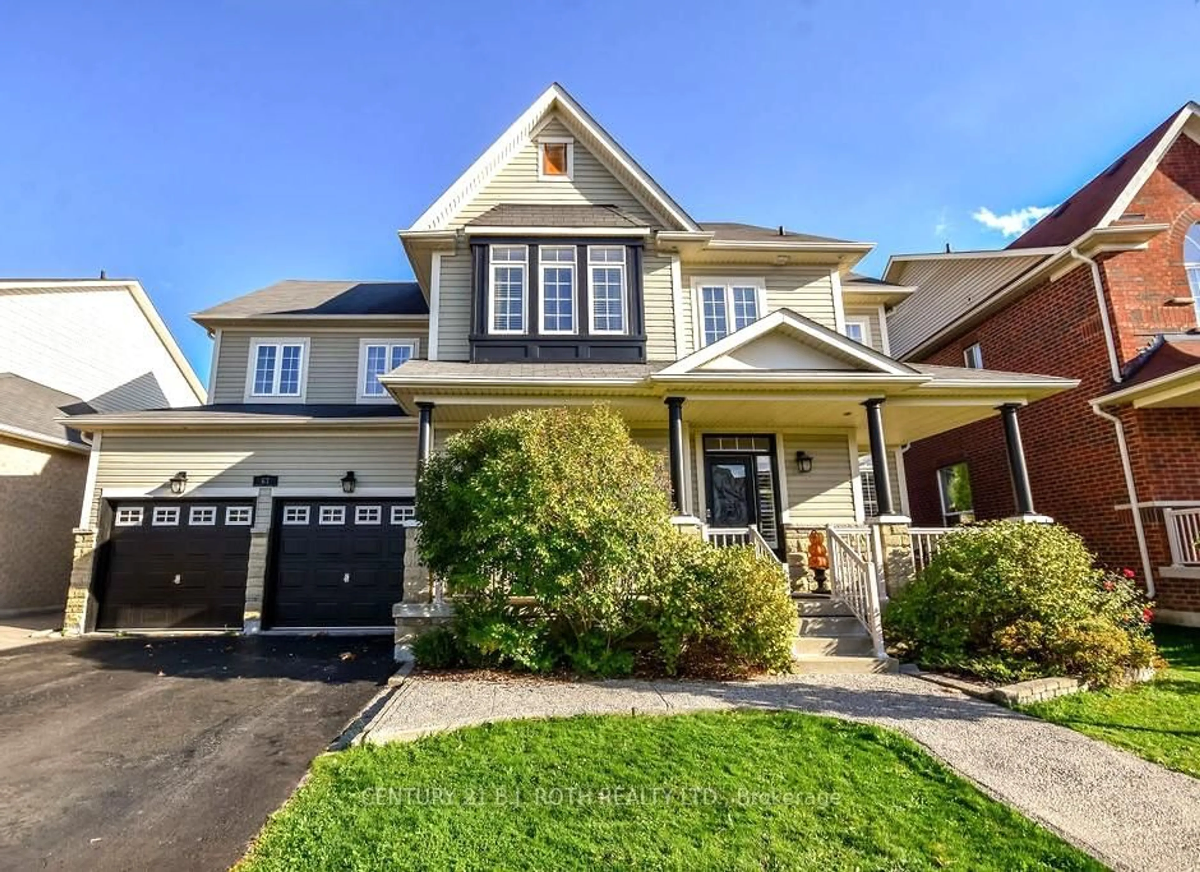 Home with vinyl exterior material, street for 63 The Queensway, Barrie Ontario L4M 7J3