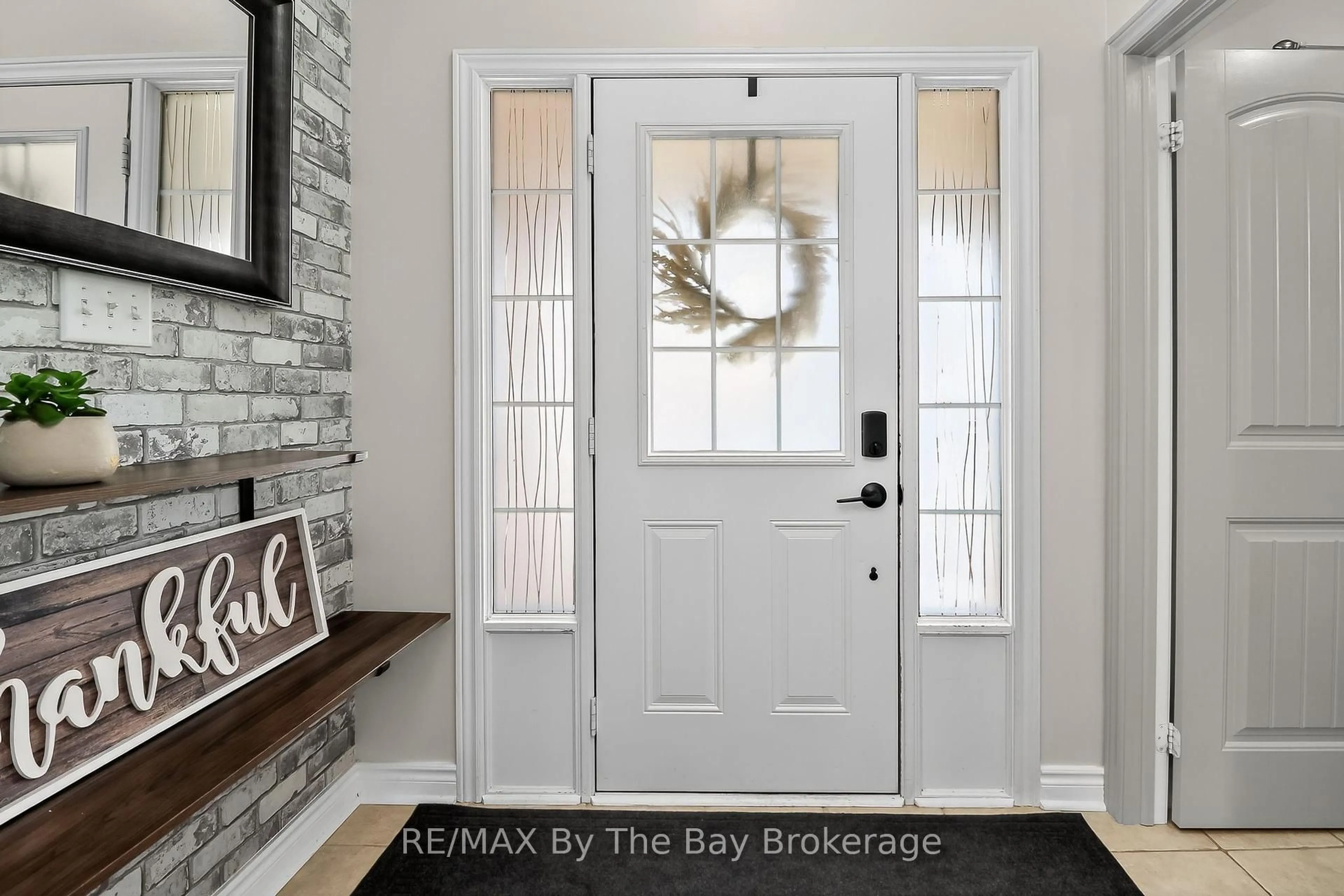 Indoor entryway for 63 Robertson St, Collingwood Ontario L9Y 0X1
