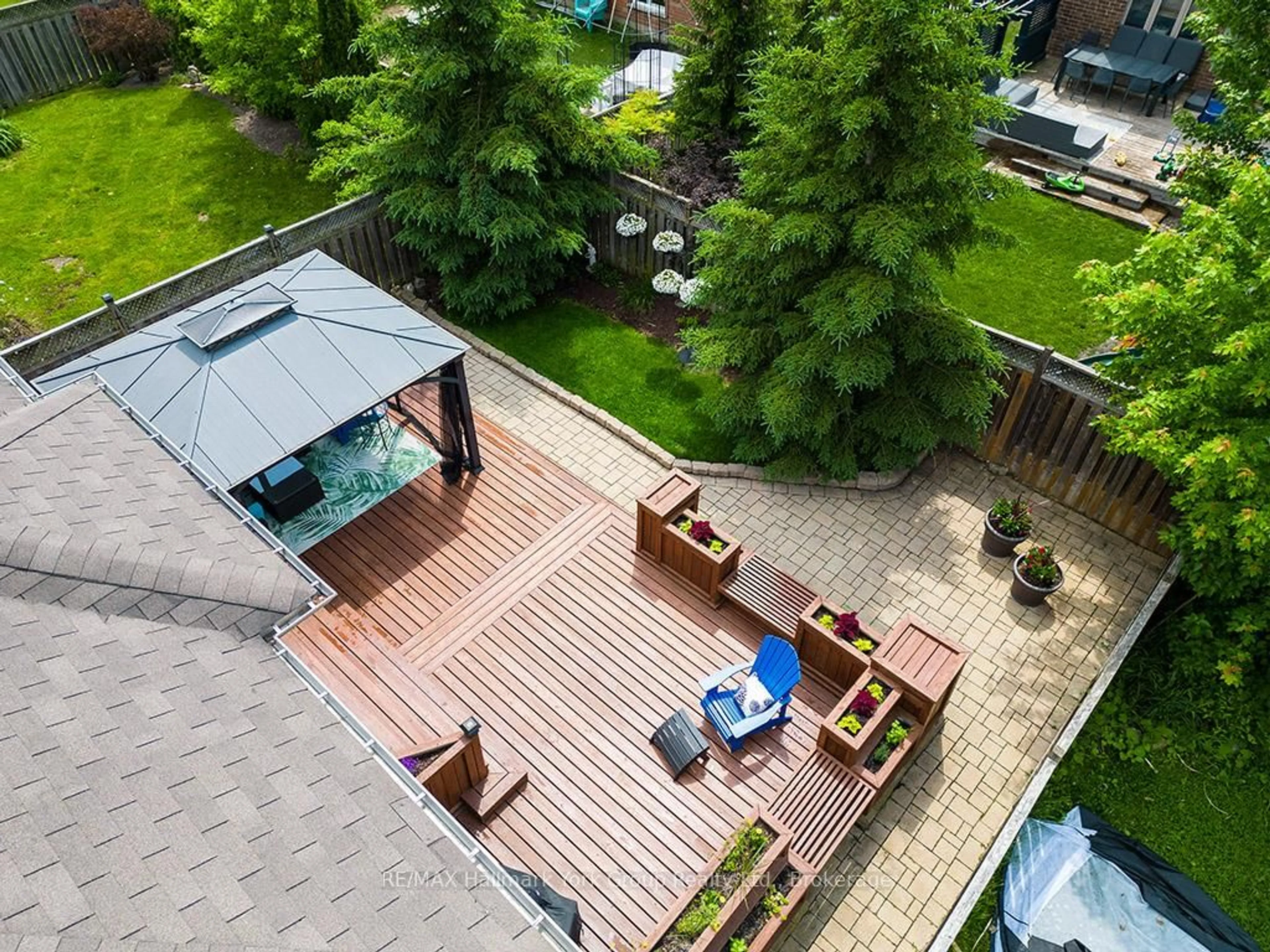 A pic from outside/outdoor area/front of a property/back of a property/a pic from drone, unknown for 34 Davis St, Collingwood Ontario L9Y 0C8