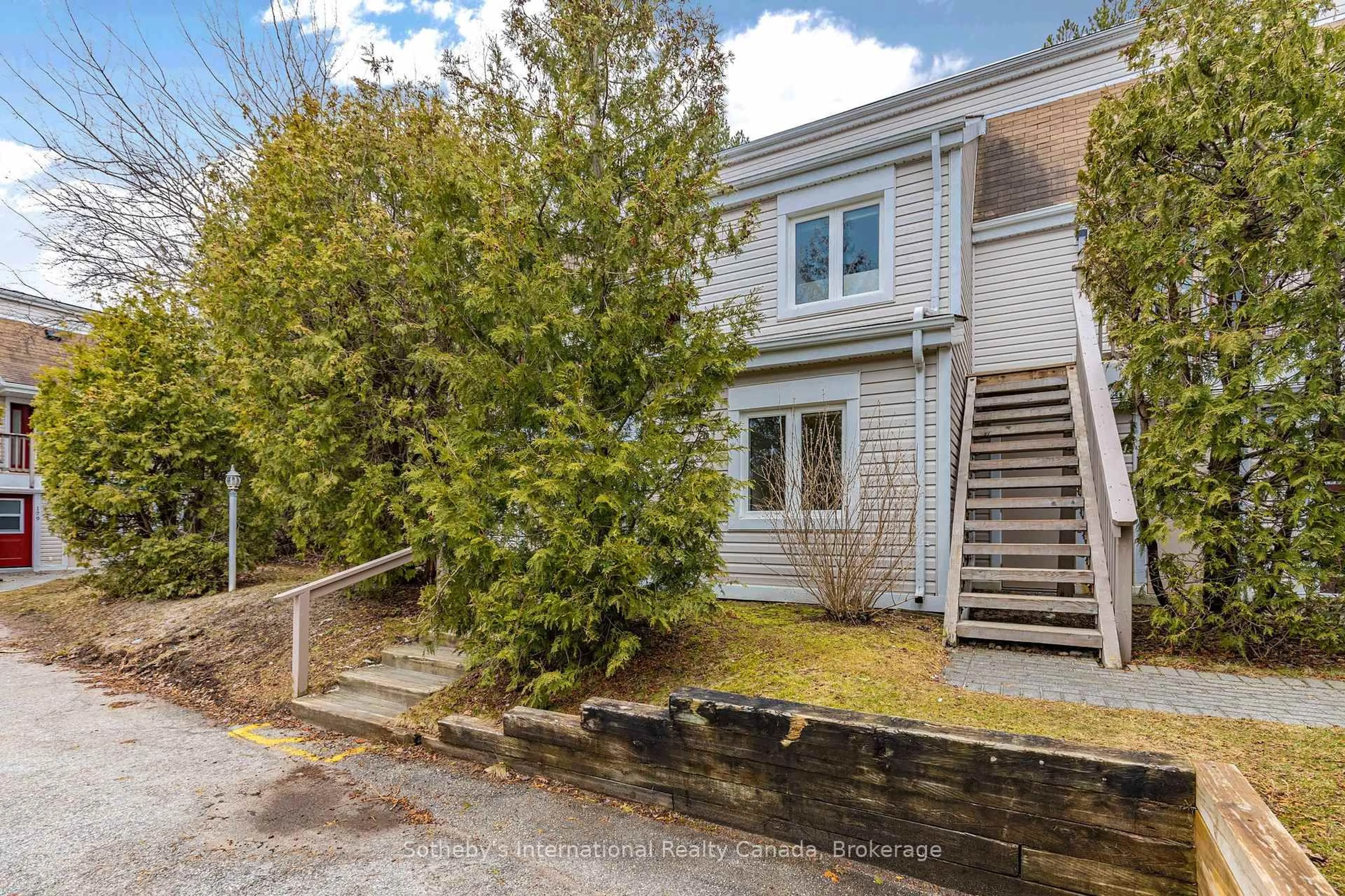 Unknown for 49 TROTT Blvd #181, Collingwood Ontario L9Y 5B8