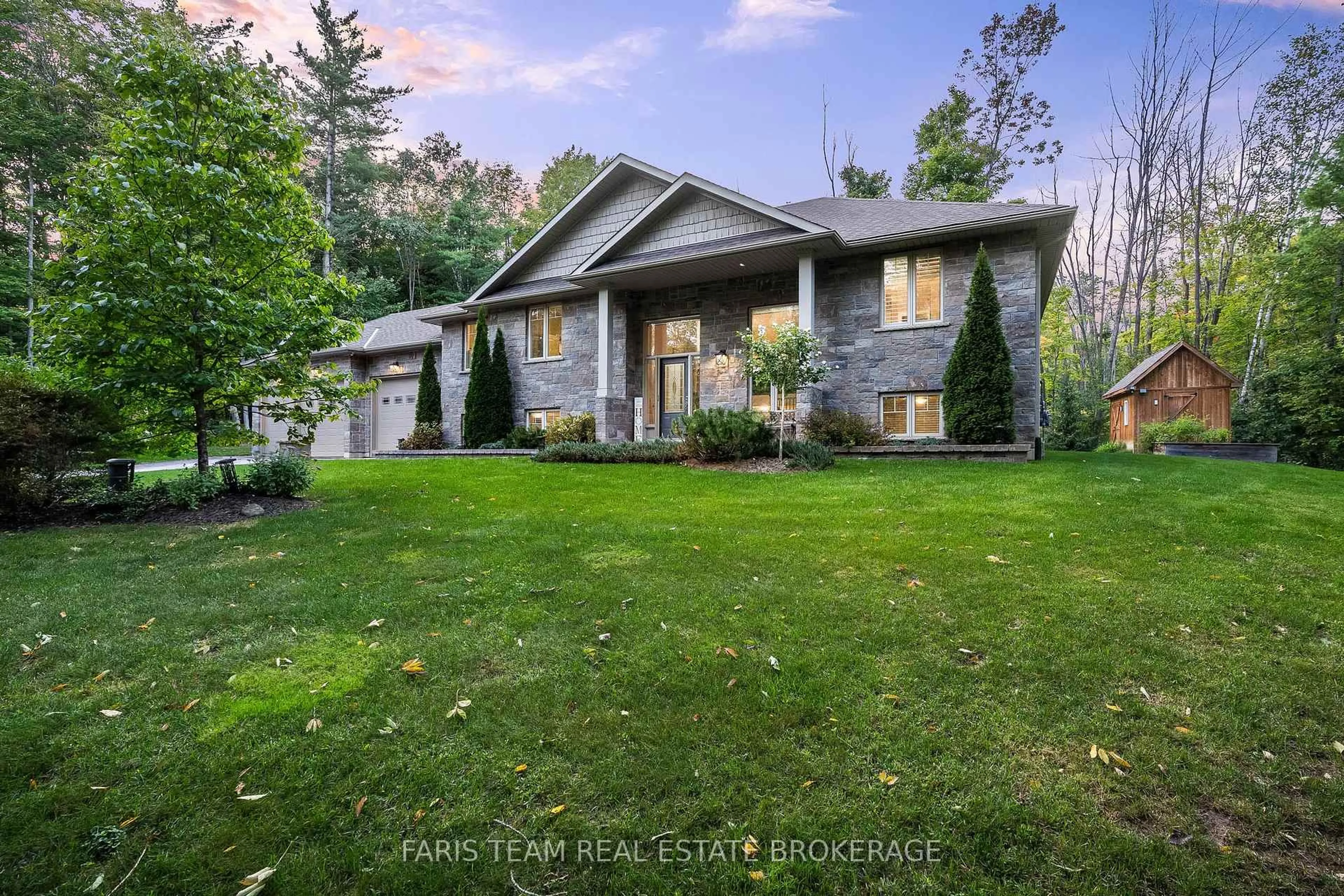A pic from outside/outdoor area/front of a property/back of a property/a pic from drone, street for 1559 Rimkey Cres, Severn Ontario L3V 0E9