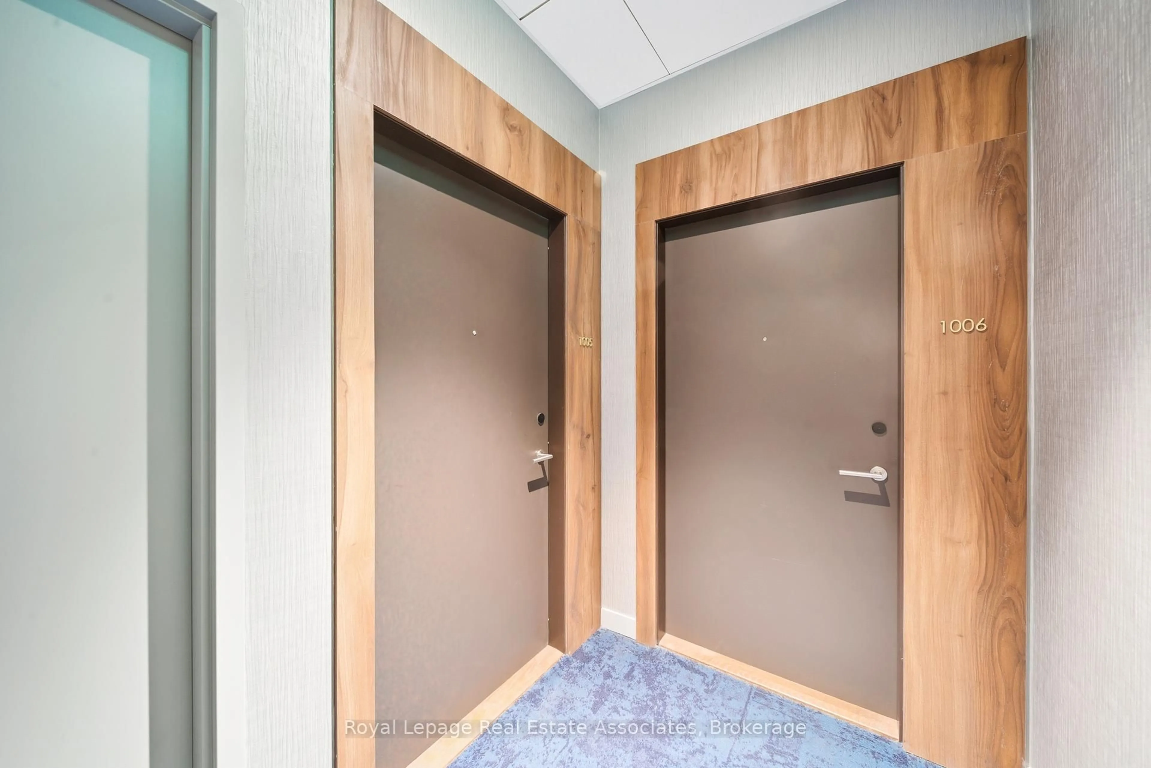 Indoor entryway for 39 Mary St St #1005, Barrie Ontario L4N 1S9
