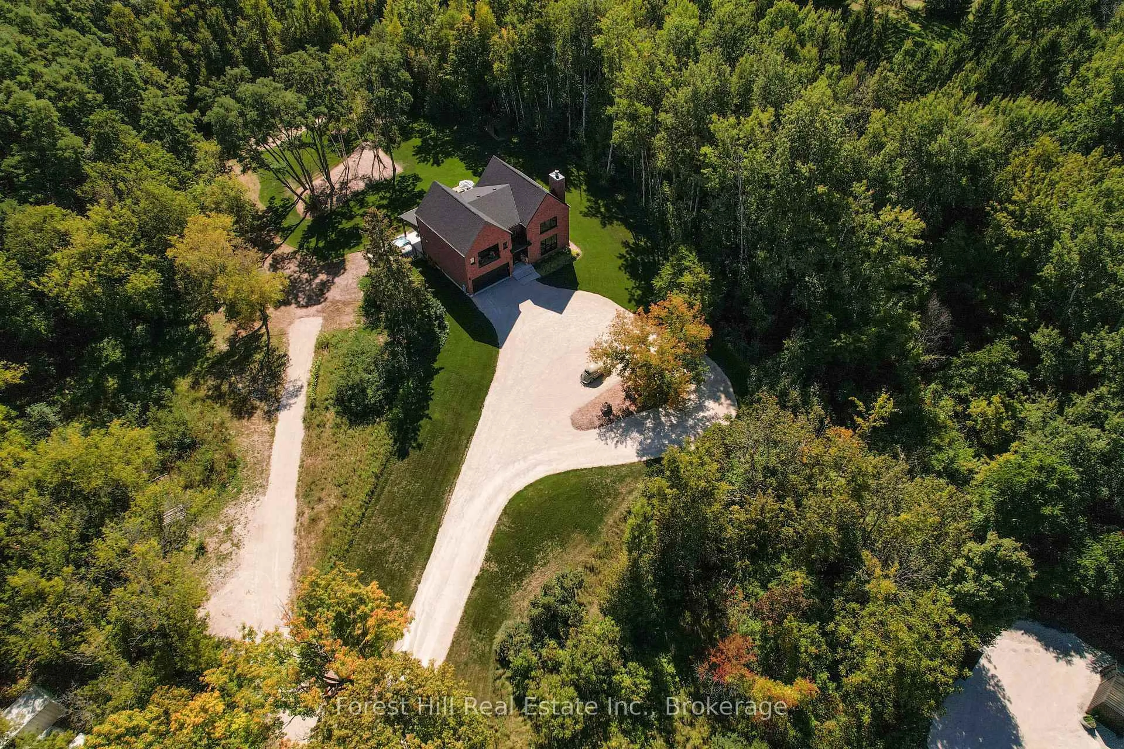 A pic from outside/outdoor area/front of a property/back of a property/a pic from drone, forest/trees view for 854 Sixth St, Clearview Ontario L9Y 3Y9