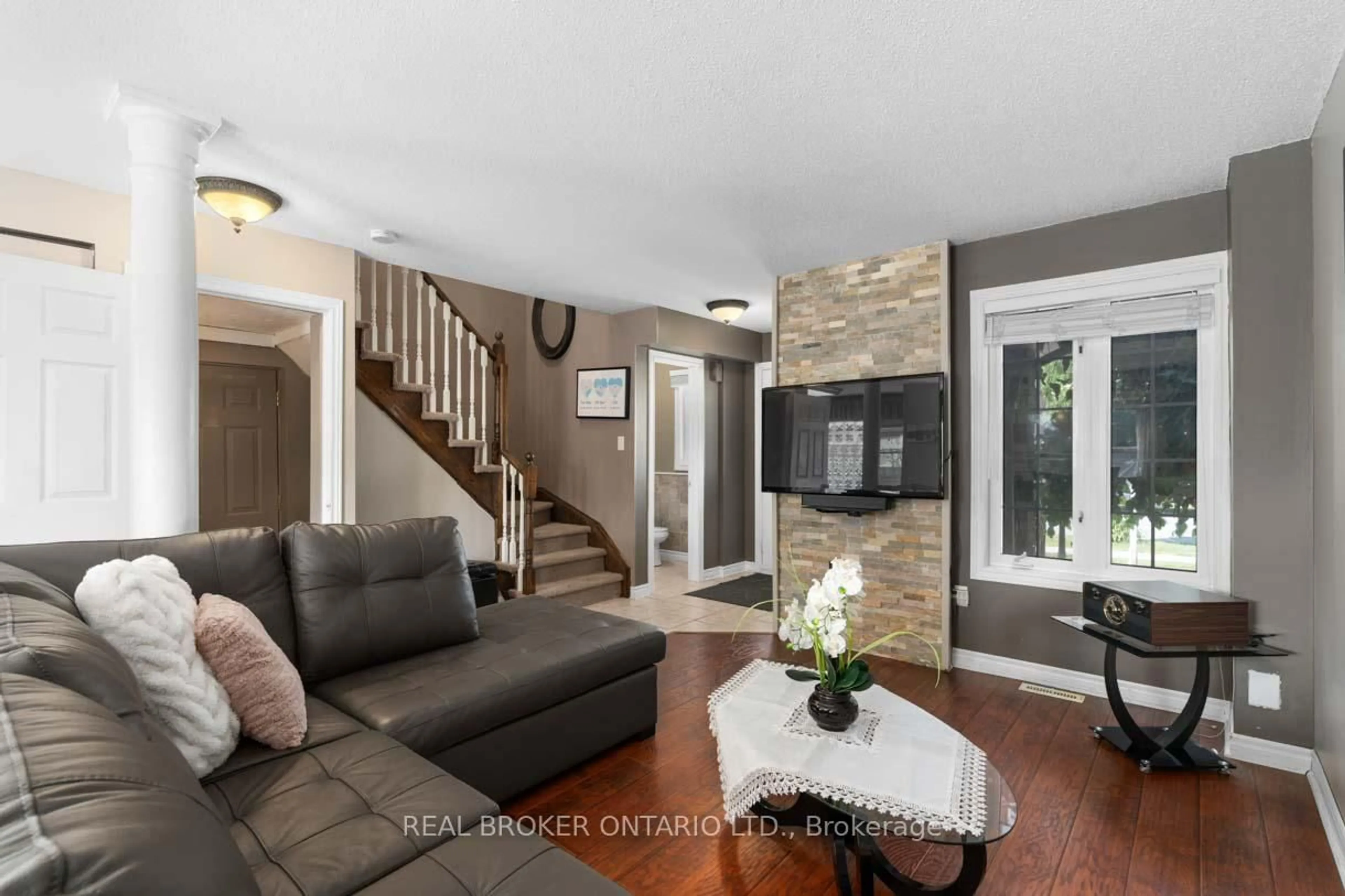 Living room with furniture, unknown for 131 Ruffet Dr, Barrie Ontario L4N 0N6