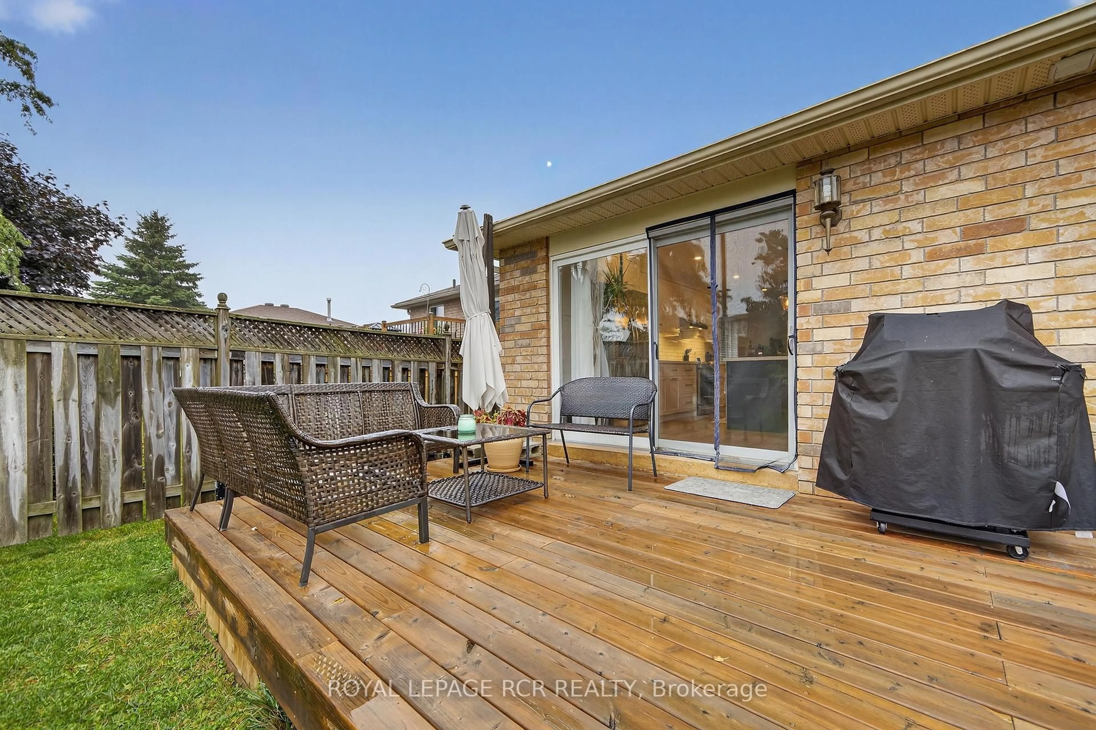 Patio, street for 15 Nicklaus Dr, Barrie Ontario L4M 6W6