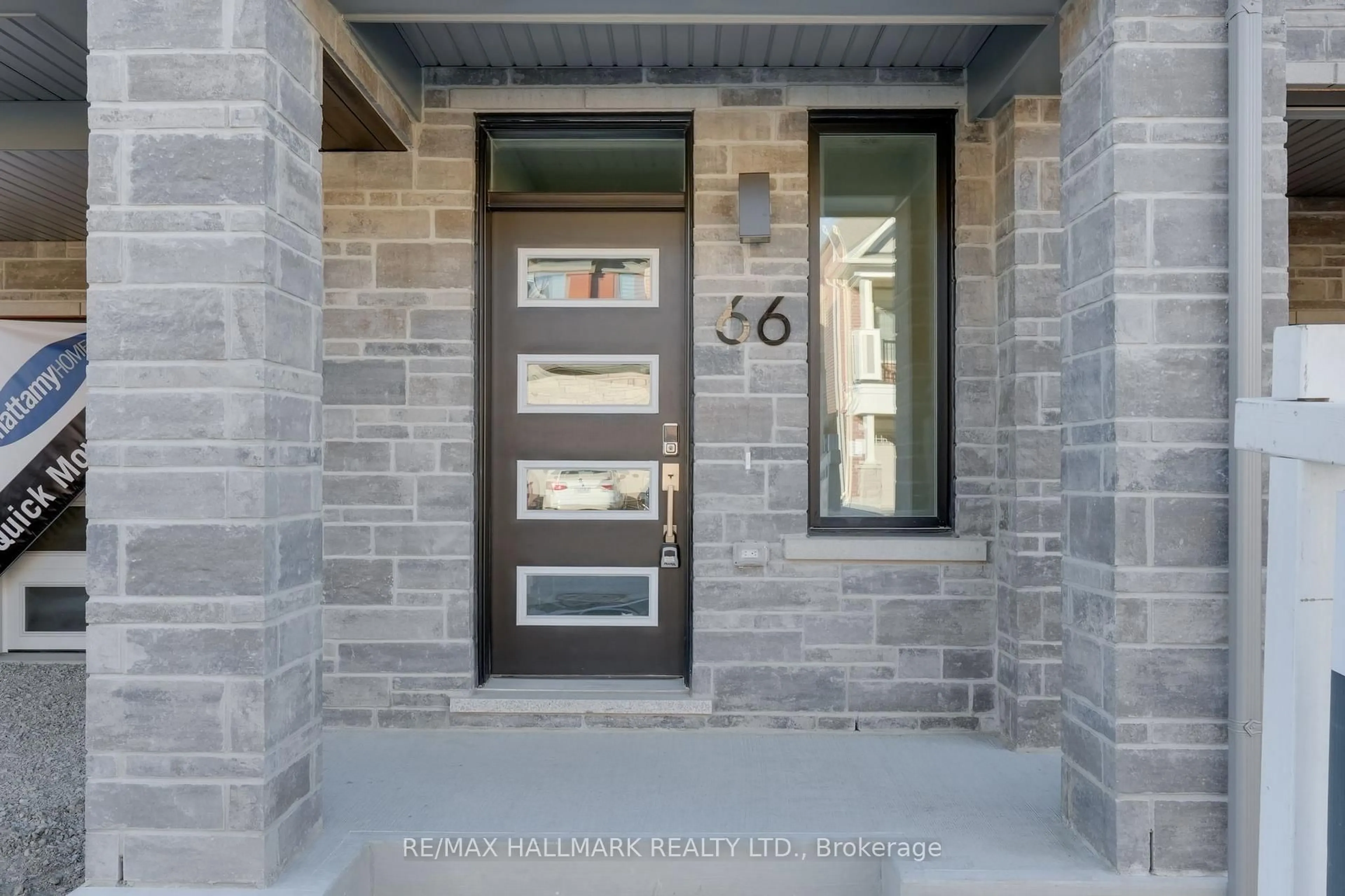 Indoor entryway for 66 Ennerdale St, Barrie Ontario L9J 0Z9