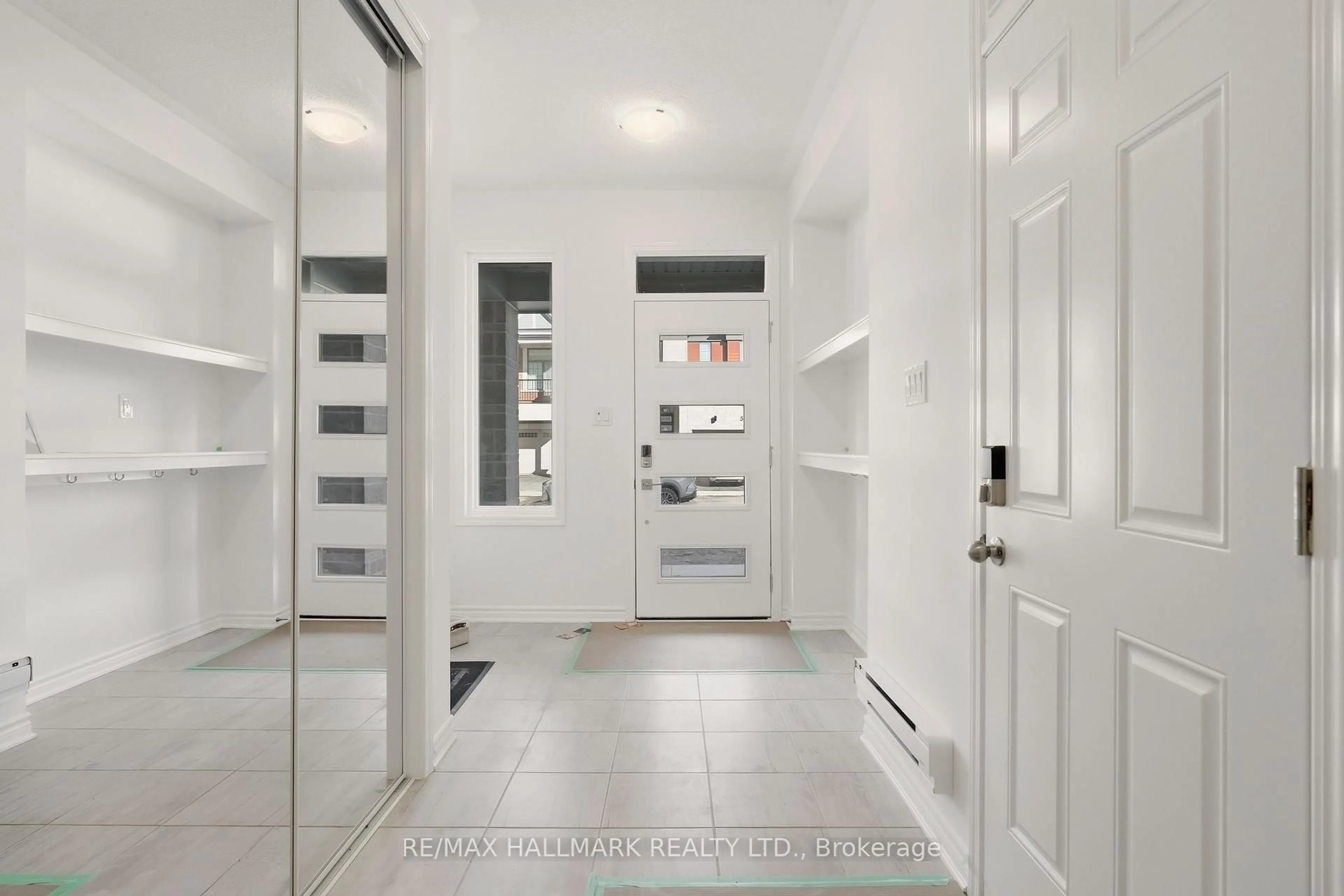 Indoor entryway for 66 Ennerdale St, Barrie Ontario L9J 0Z9
