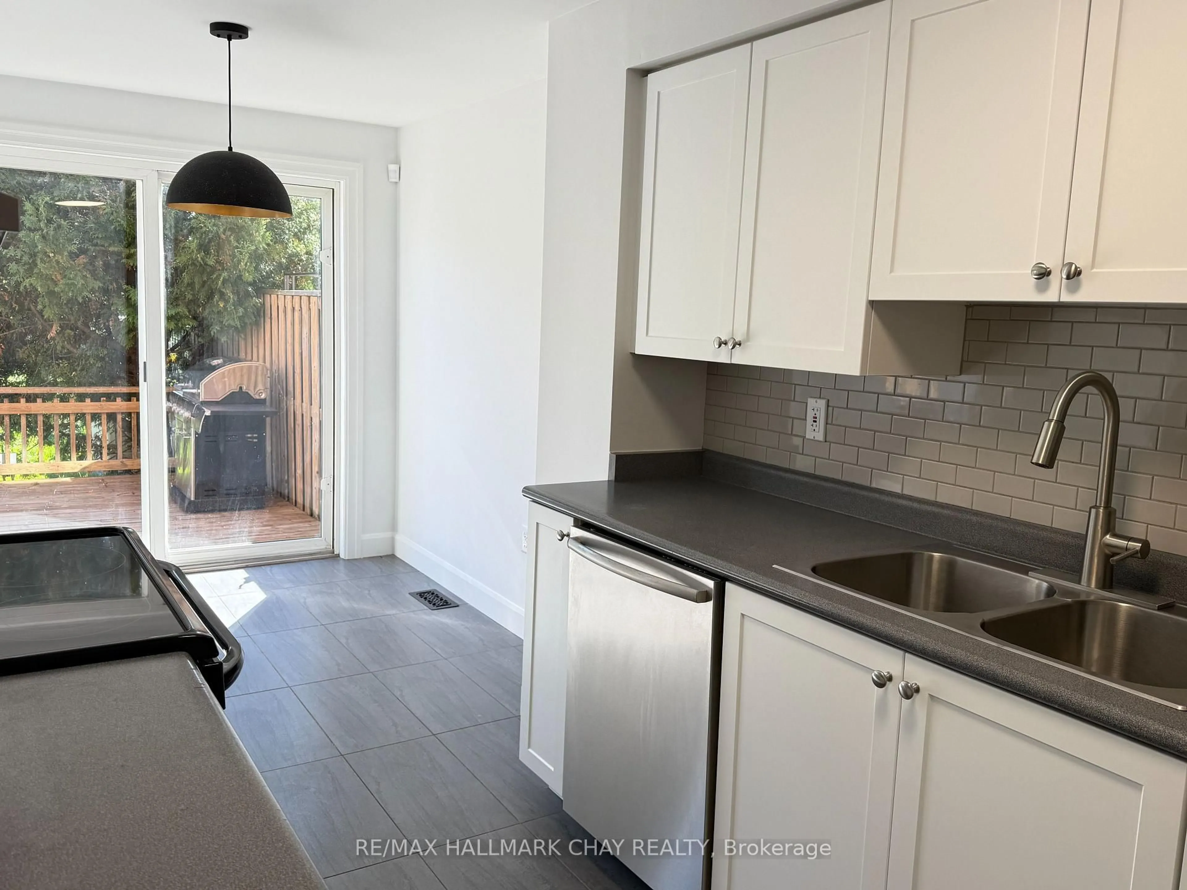 Unknown for 137 Courtney Cres, Barrie Ontario L4N 5S9