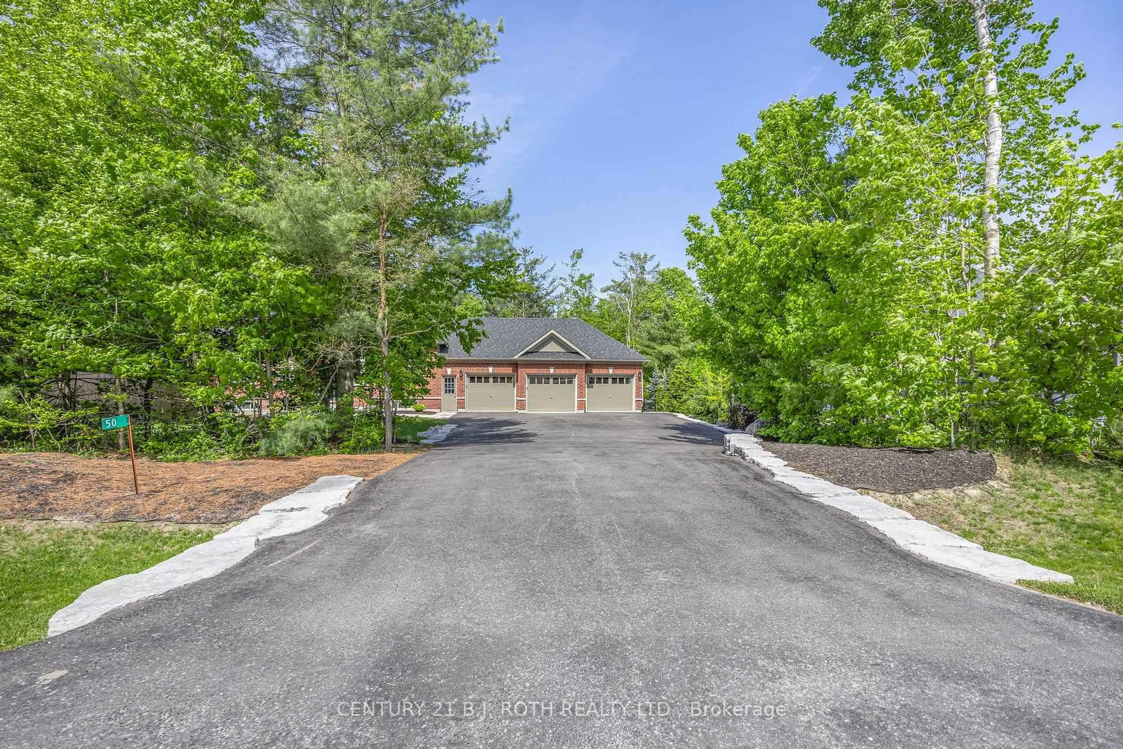 A pic from outside/outdoor area/front of a property/back of a property/a pic from drone, unknown for 50 Diamond Valley Dr, Oro-Medonte Ontario L0L 2E0