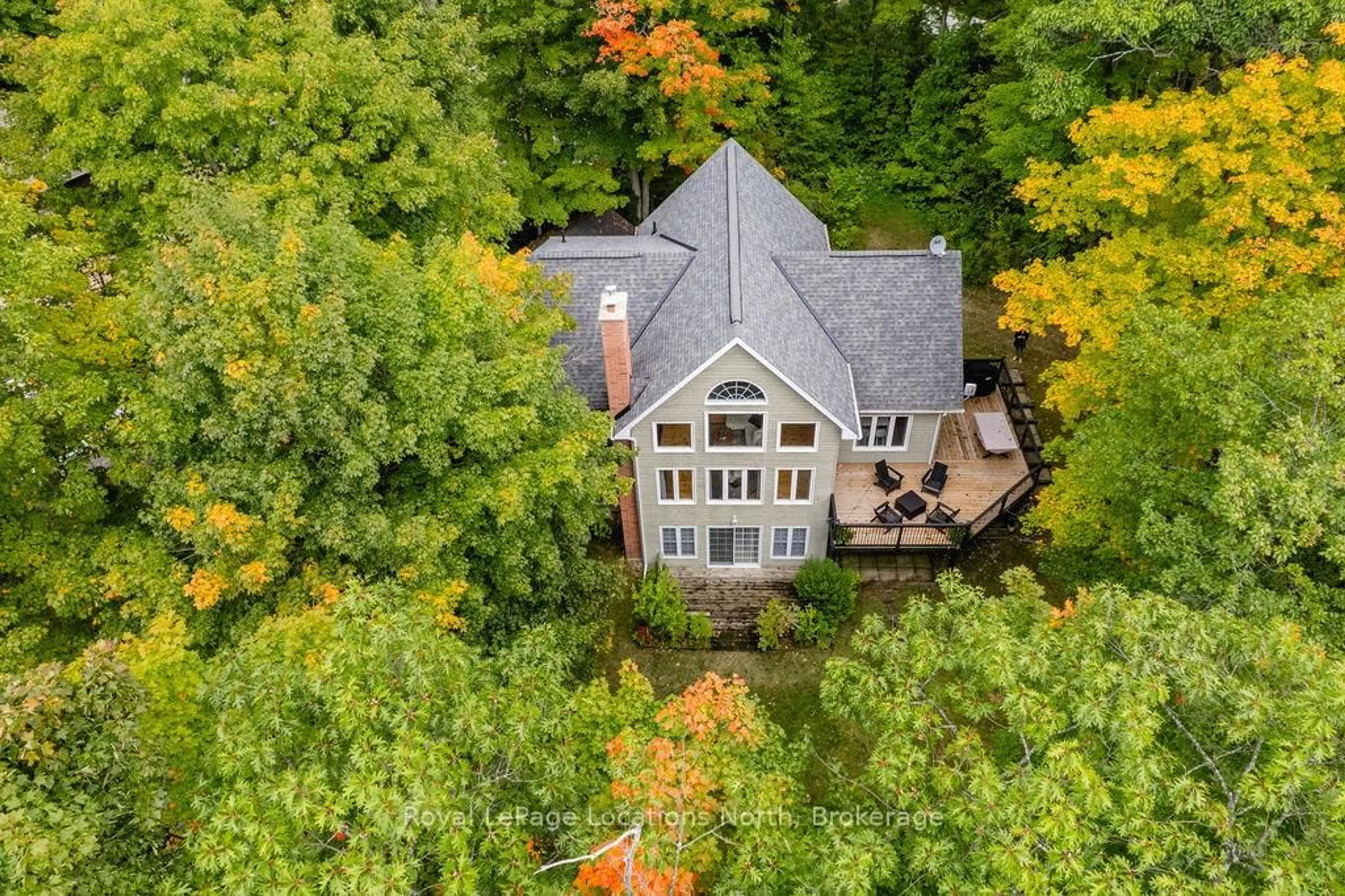 A pic from outside/outdoor area/front of a property/back of a property/a pic from drone, unknown for 720 Concession 15 Rd, Tiny Ontario L9M 0H7
