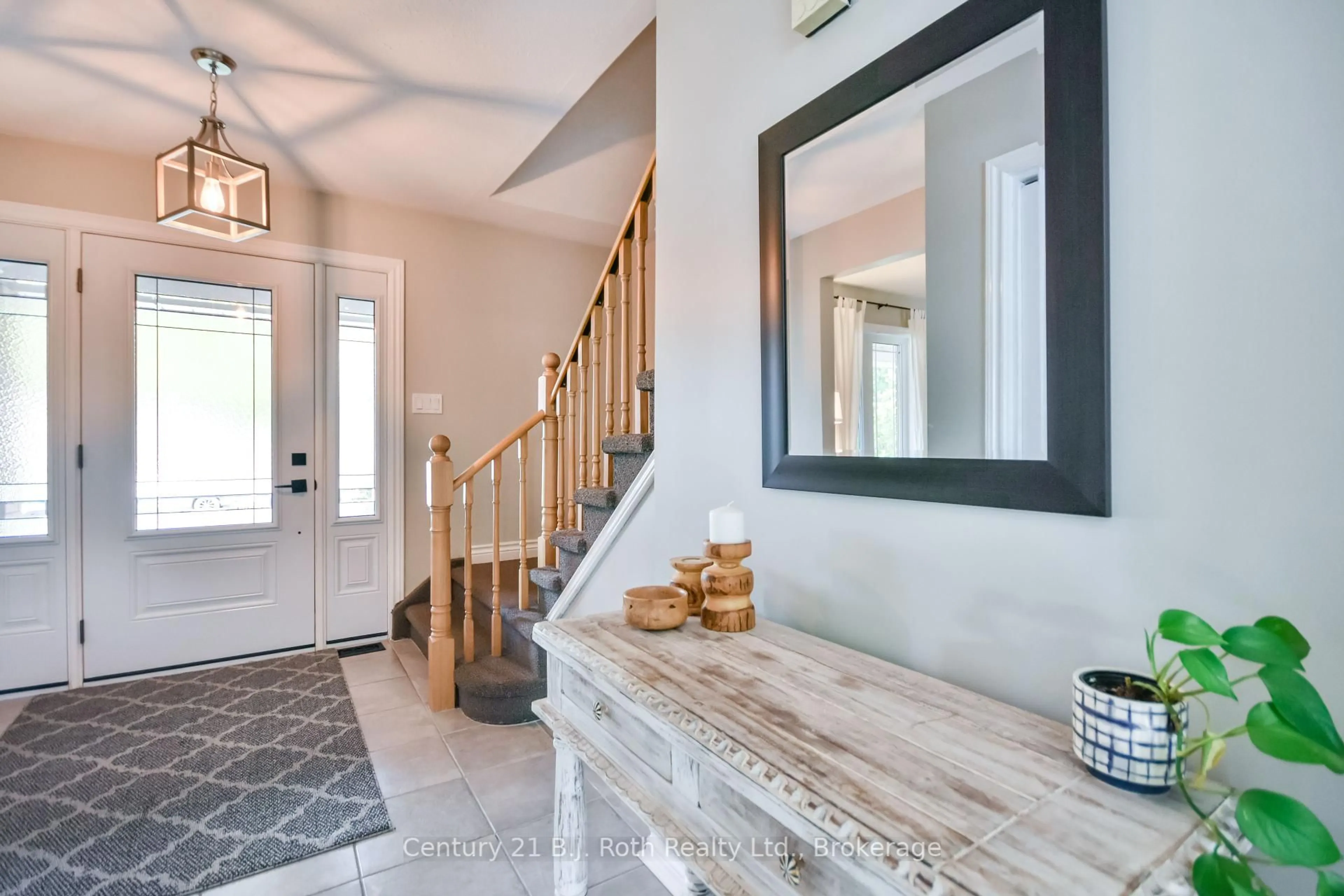 Indoor entryway for 49 Sulky Dr, Penetanguishene Ontario L9M 1J4