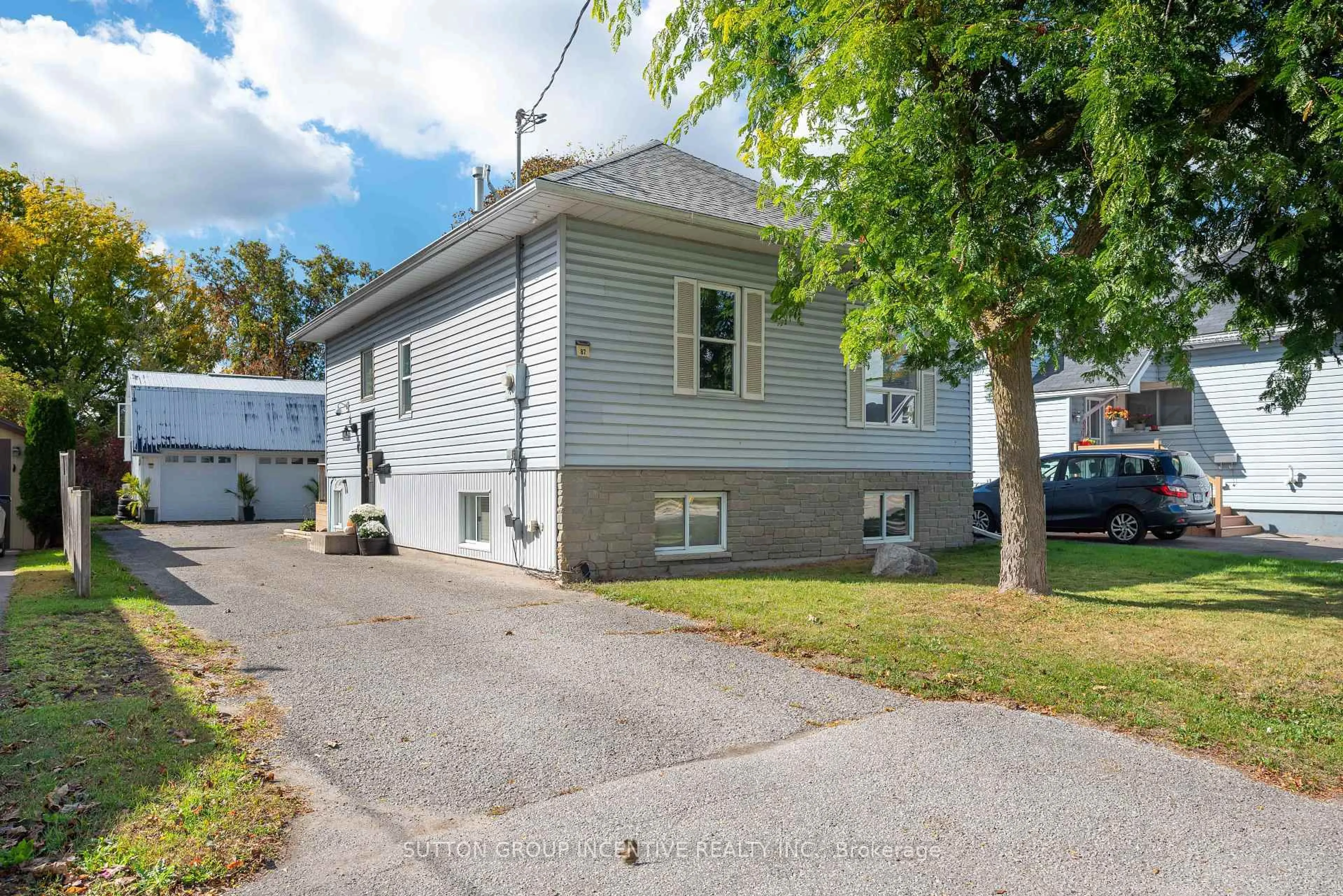 Home with vinyl exterior material, street for 87 Dunlop St, Orillia Ontario L3V 5P3