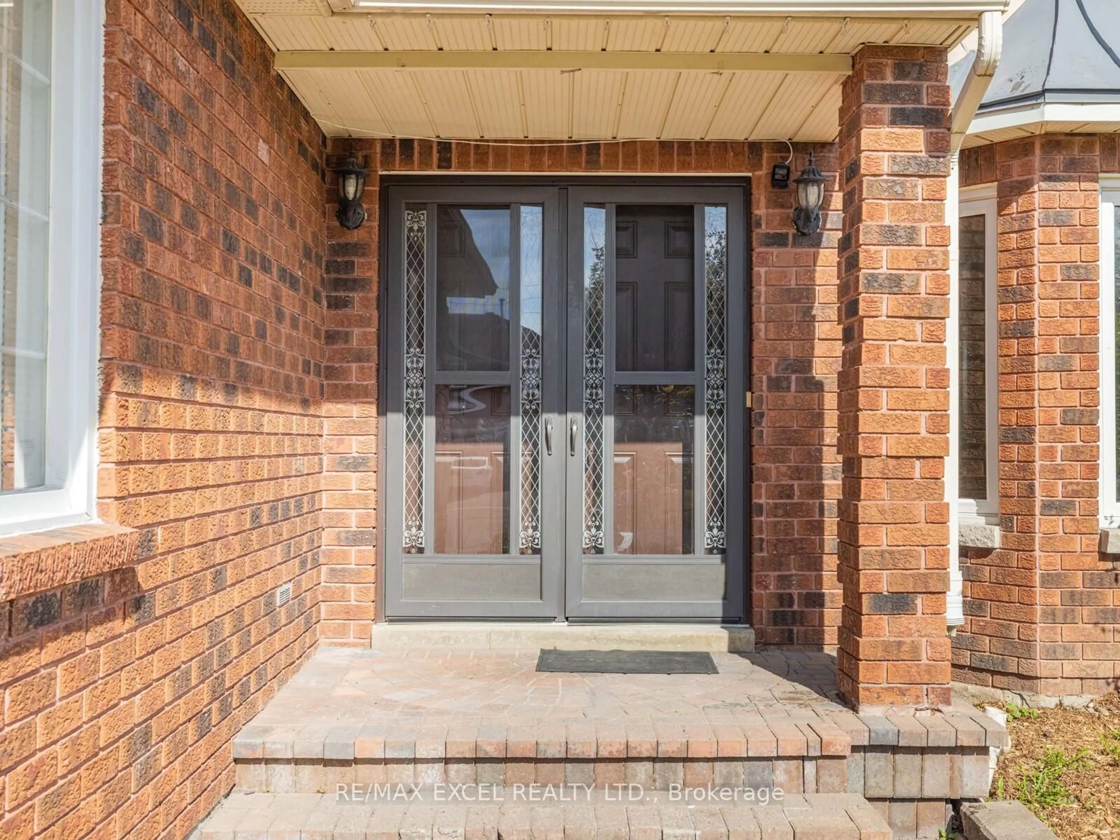 Indoor entryway for 25 Golden Meadow Rd, Barrie Ontario L4N 7E6