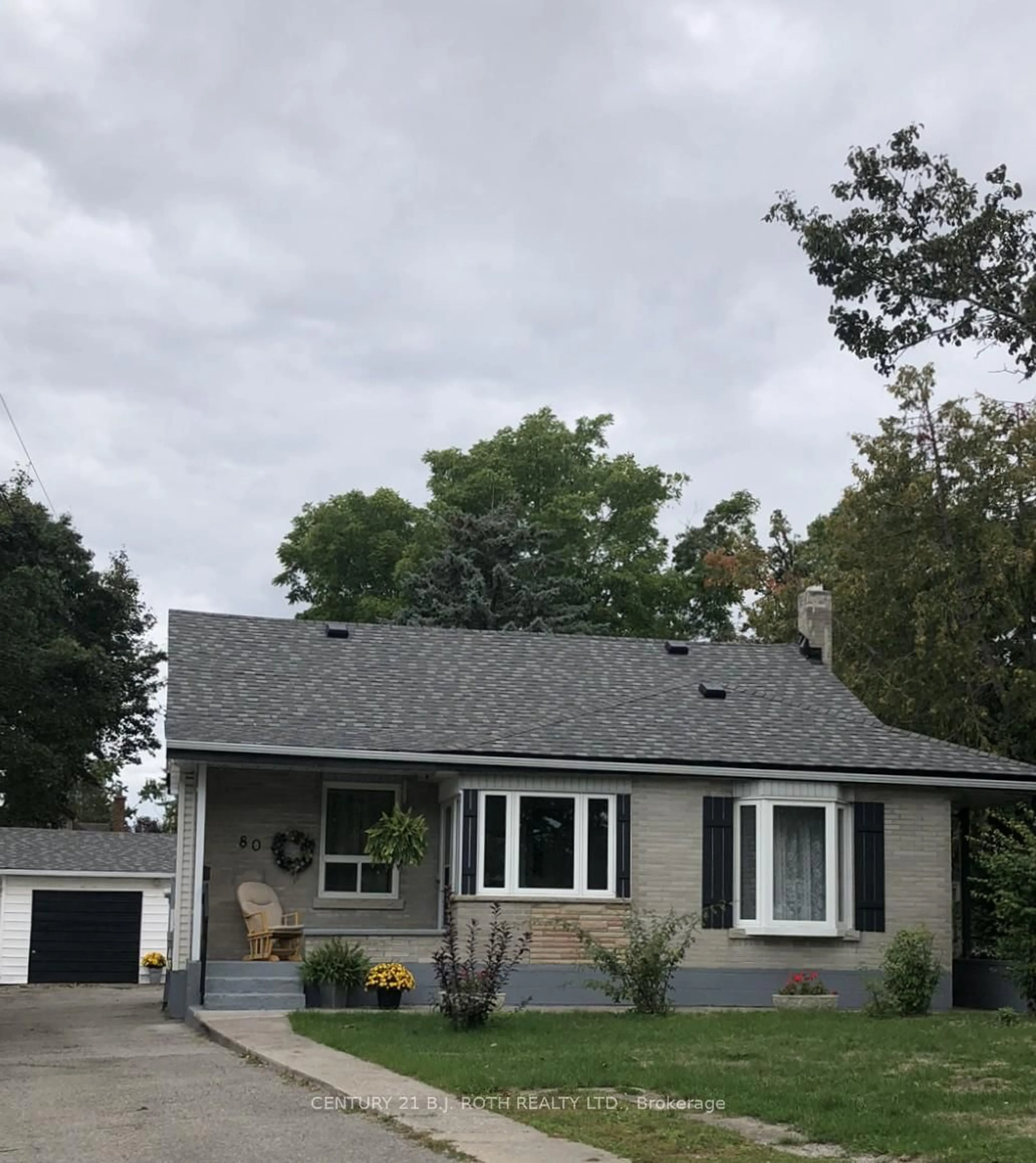 Home with vinyl exterior material, street for 80 Parkside Dr, Barrie Ontario L4N 1X1