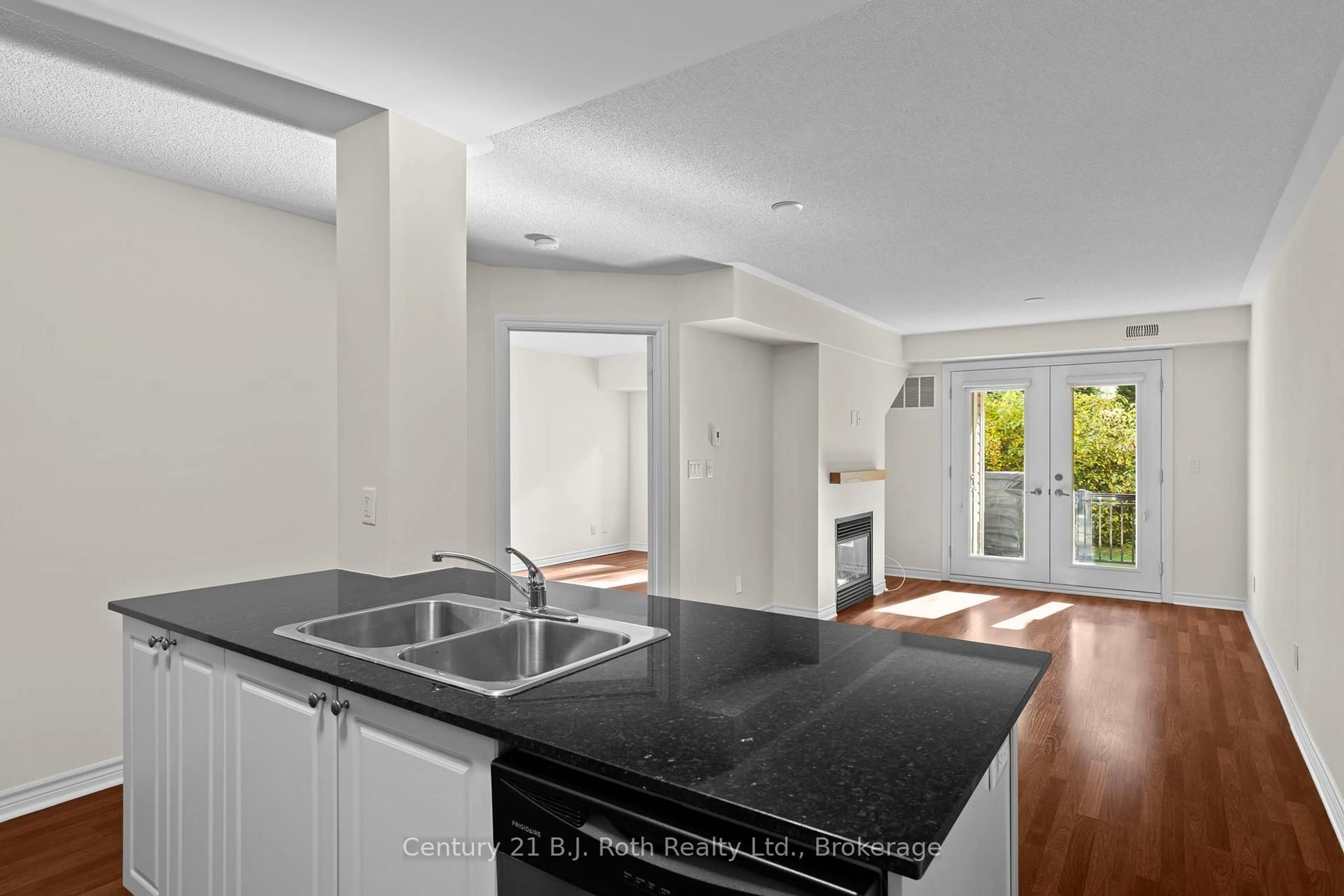 Unknown for 4 Brandy Lane Dr #104, Collingwood Ontario L9Y 0X4
