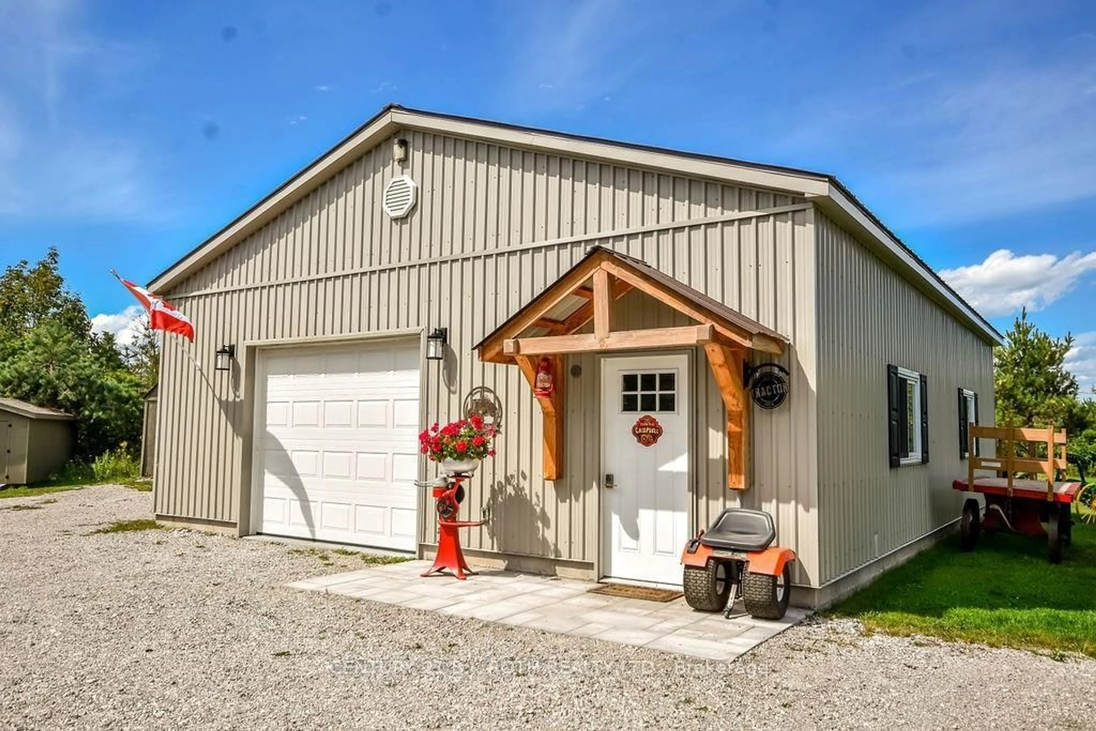 Indoor garage for 70 LINE 12 SOUTH Line, Oro-Medonte Ontario L0L 1T0