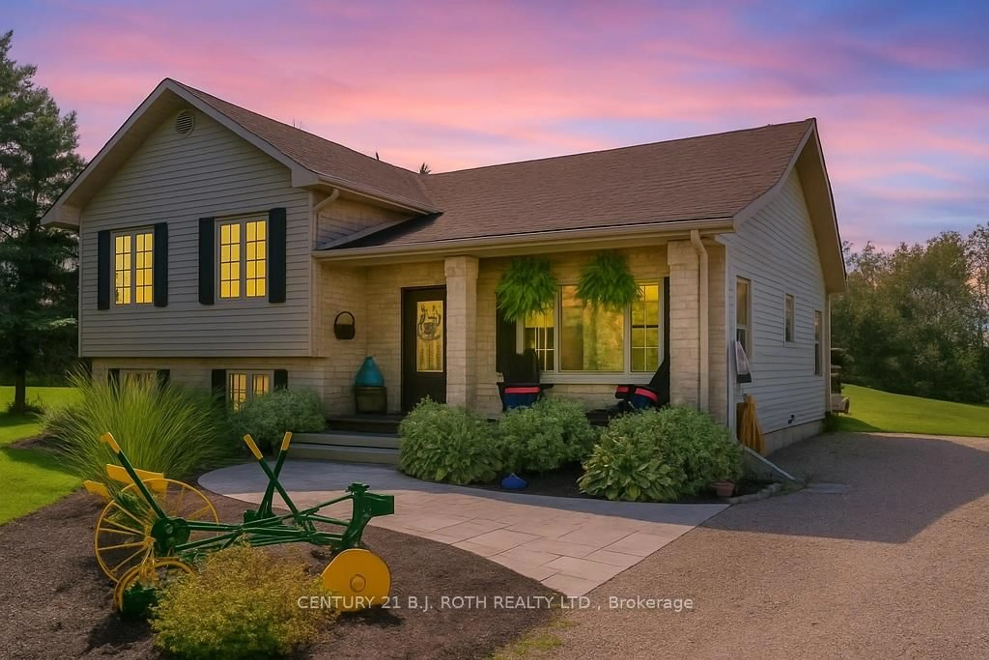 Home with vinyl exterior material, street for 70 LINE 12 SOUTH Line, Oro-Medonte Ontario L0L 1T0