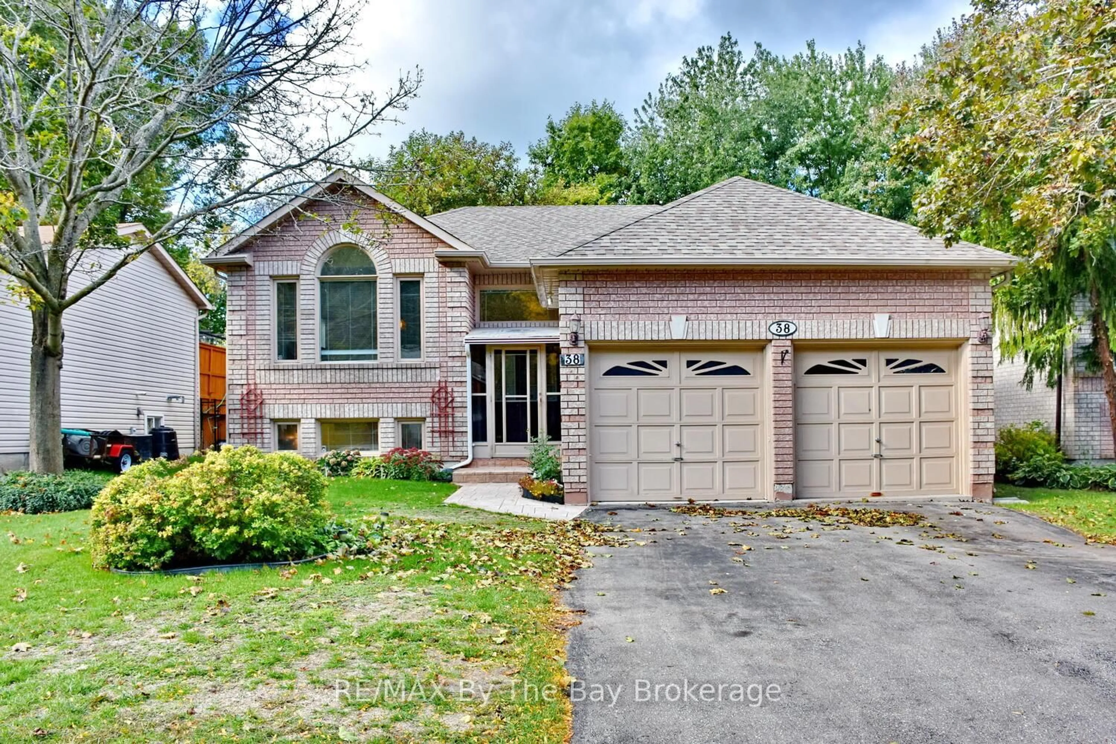 Home with brick exterior material, street for 38 Timberland Cres, Wasaga Beach Ontario L9Z 1G7