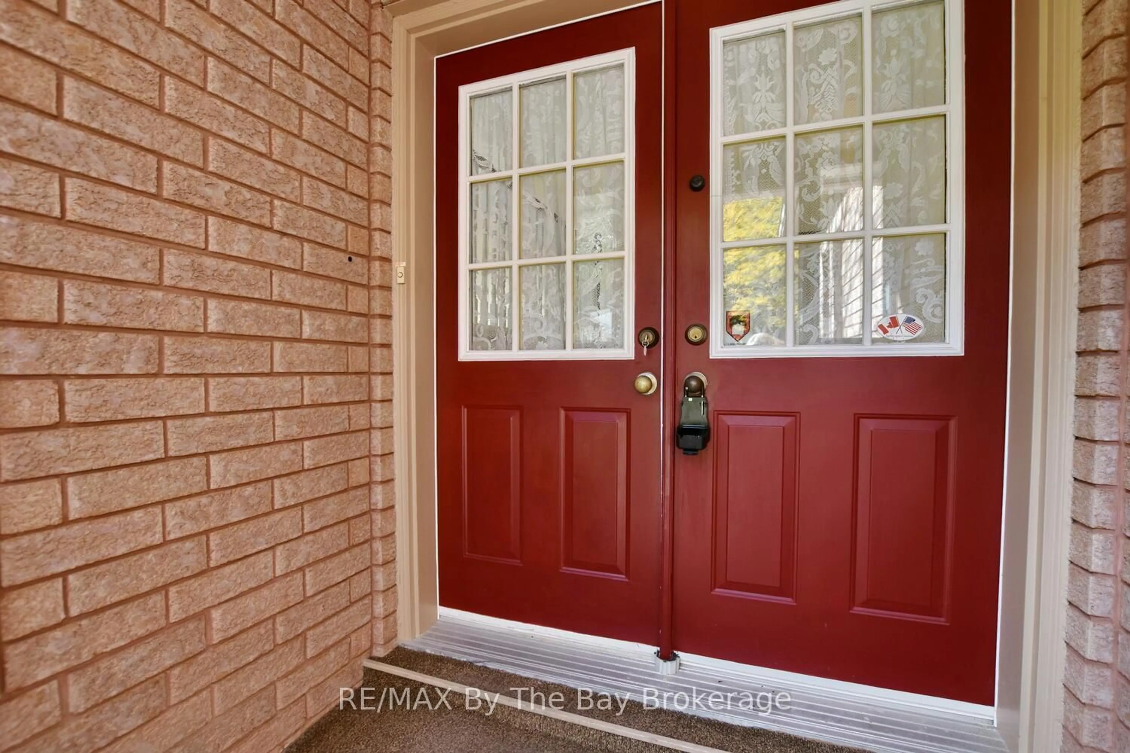 Indoor entryway for 38 Timberland Cres, Wasaga Beach Ontario L9Z 1G7